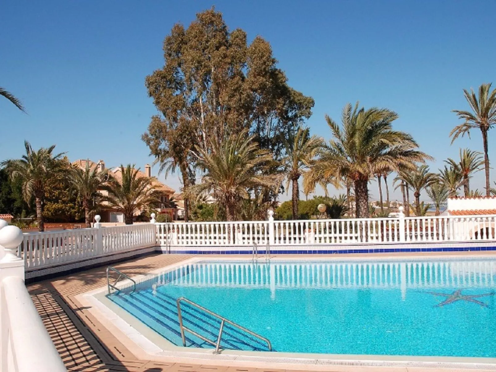 ADELFAS I - 12-Buiten