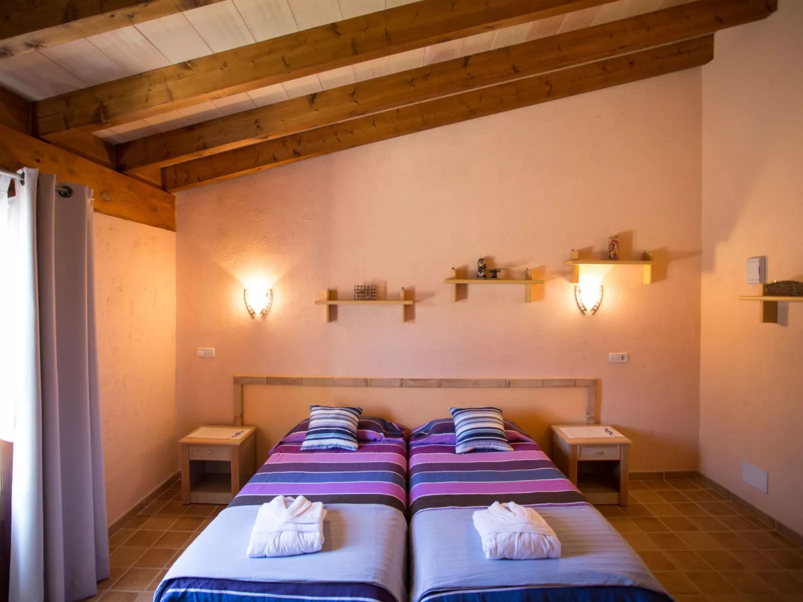 Finca mit Tennisplatz und Schwimmbad-Binnen