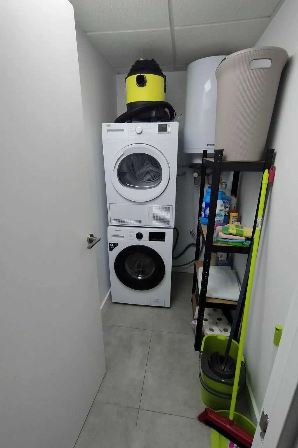 "La Invincible Moja" (Die unbesiegbare Moja)-Binnen