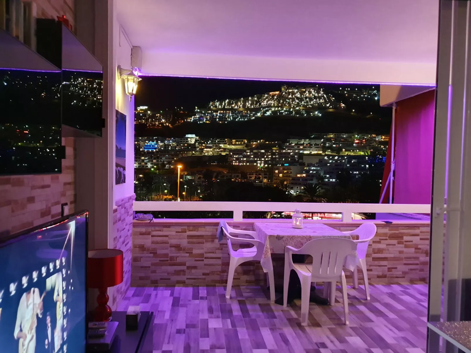 Schöne und romantische Aussichten bei Tag und Nacht-Binnen