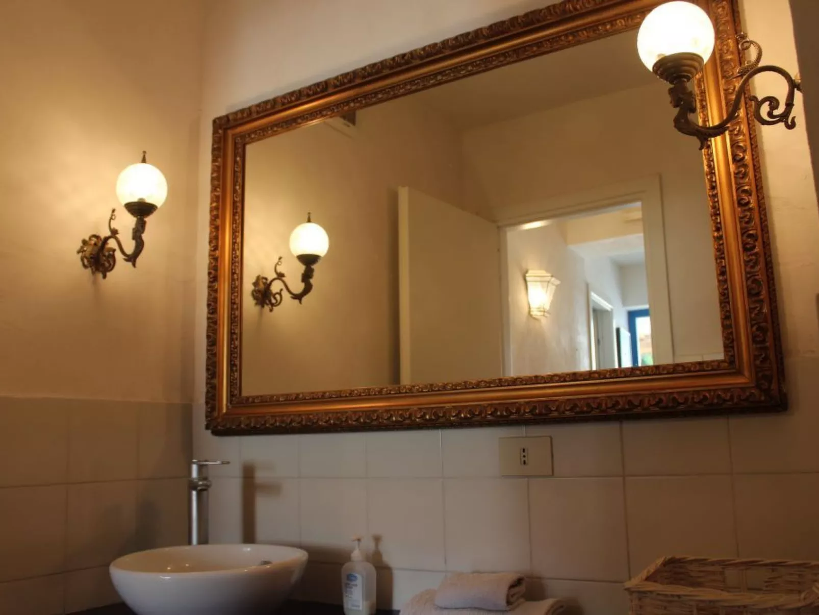 Ausgezeichnete Villa mit Schwimmbad, Panoramaterrassen-Image-tags.info