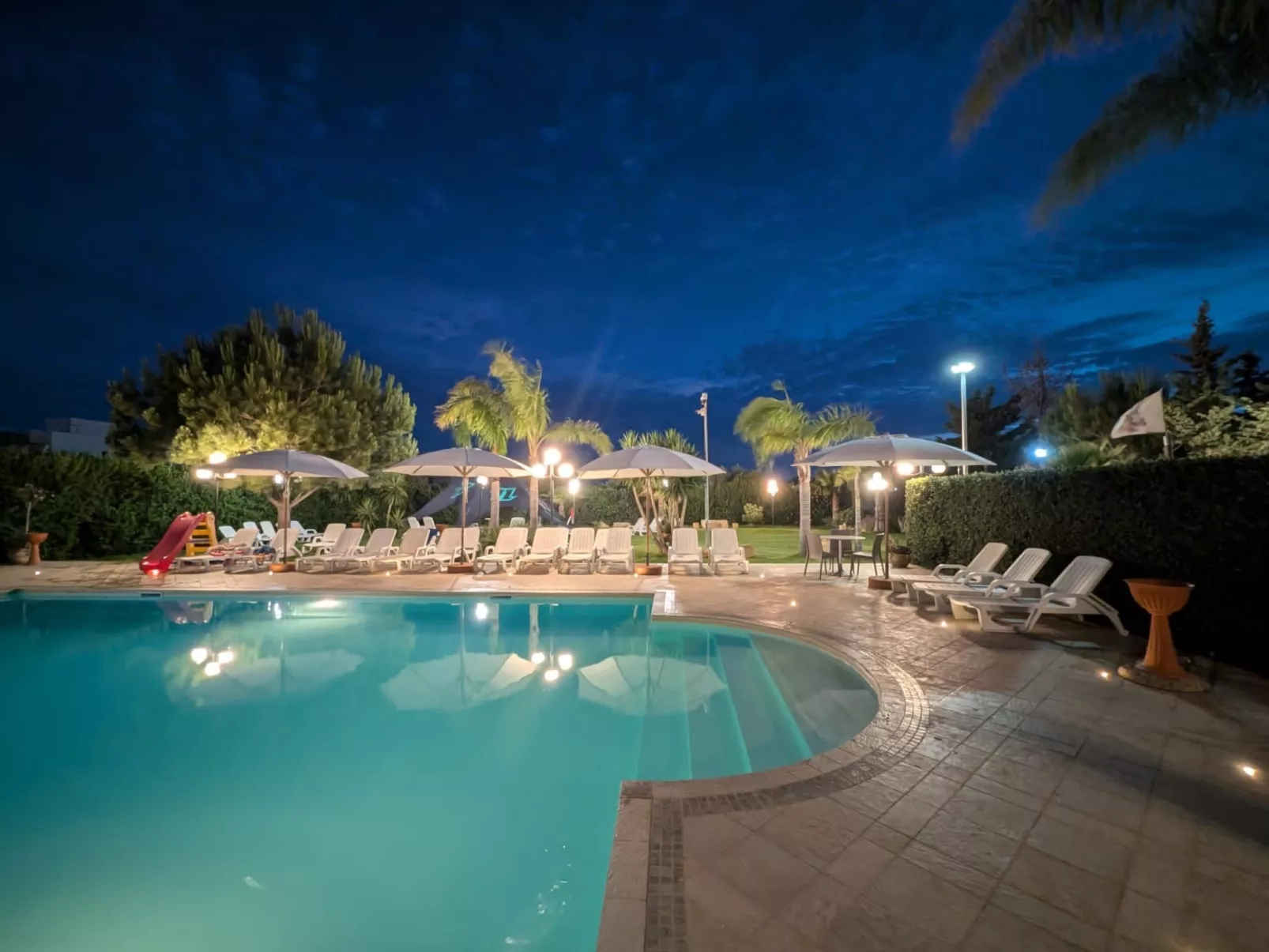 In Marsala mit Terrasse, gemeinschaftlichem Pool und Grill-Buiten