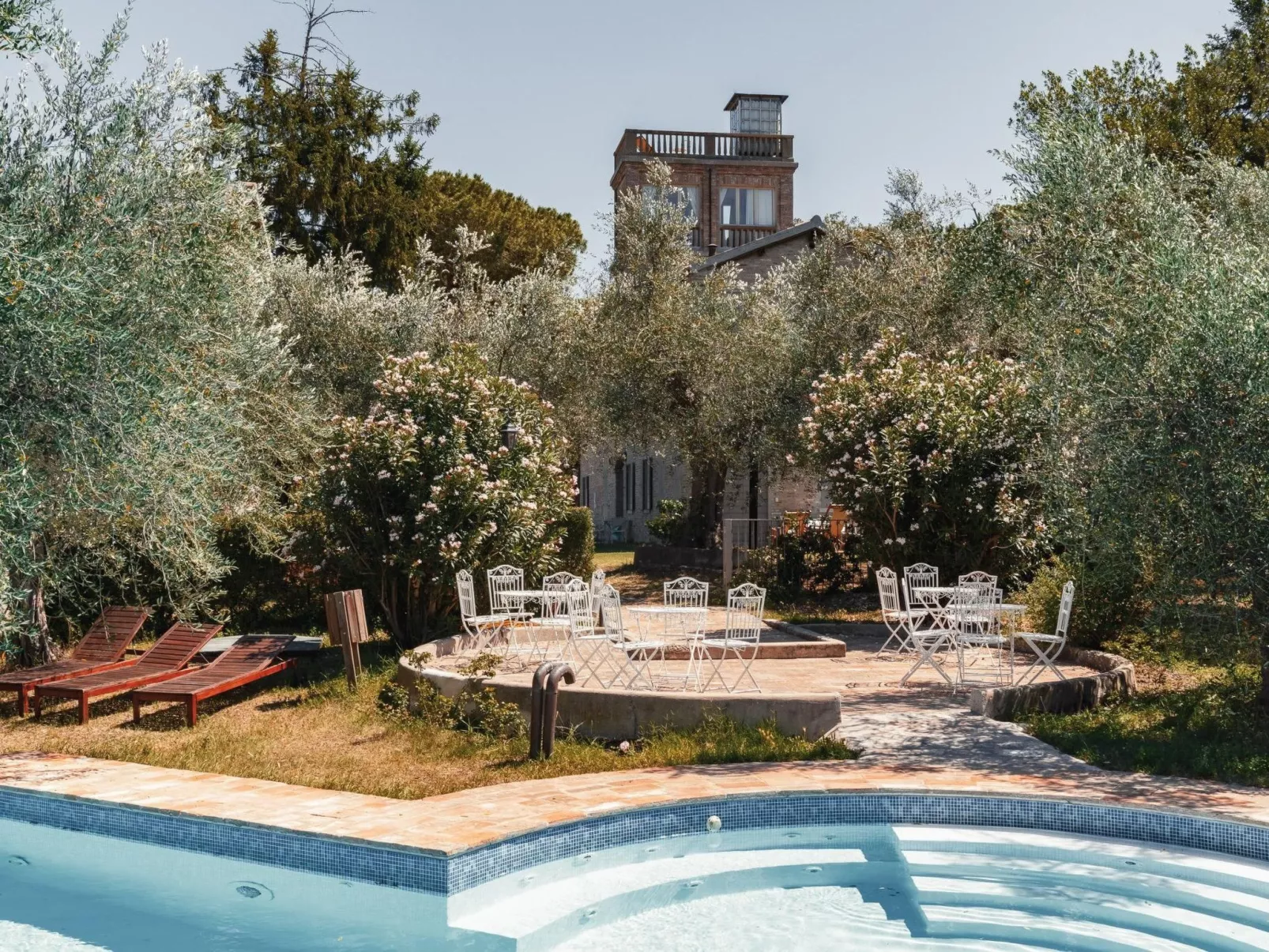 Studio-Apartment mit Garten, Grill, Pool und Aussicht-Buiten