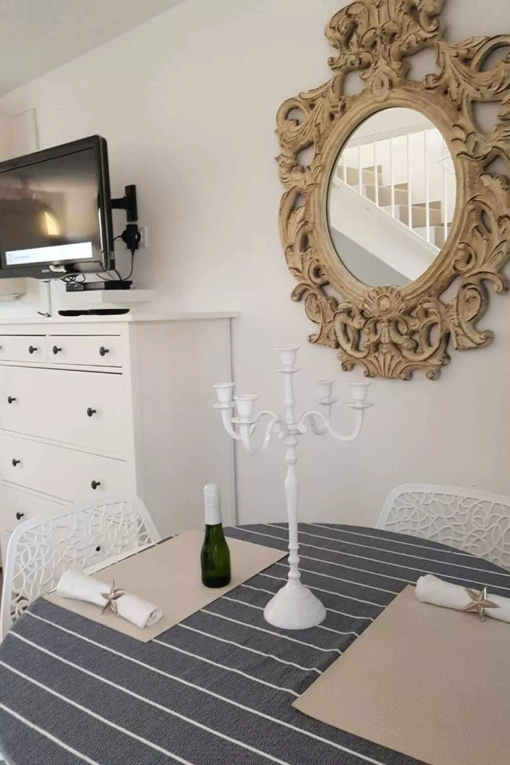 Komfortable Wohnung, Wifi, am Pool-Binnen