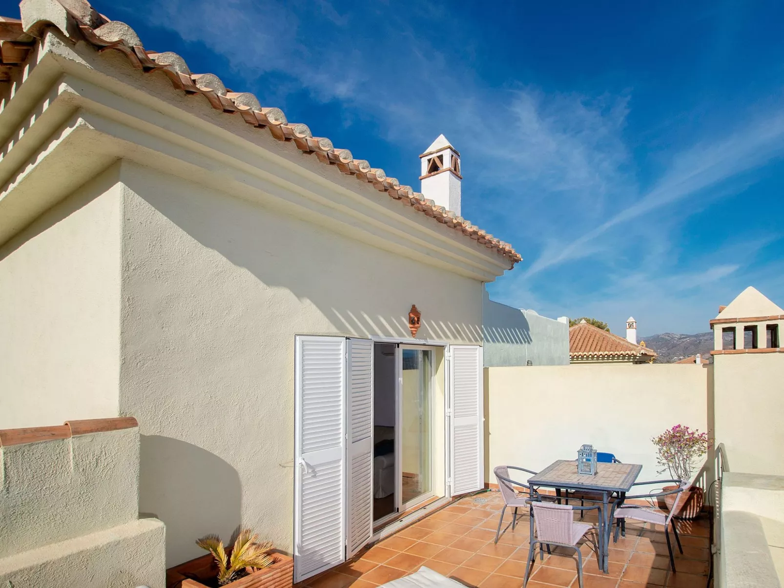 In Almuñécar mit Terrasse und Meerblick-Buiten