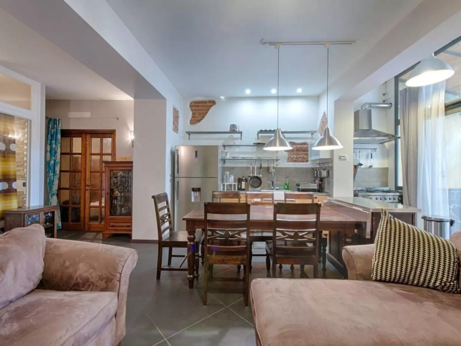 Zwei Schlafzimmer mit Garten und Whirlpool-Binnen