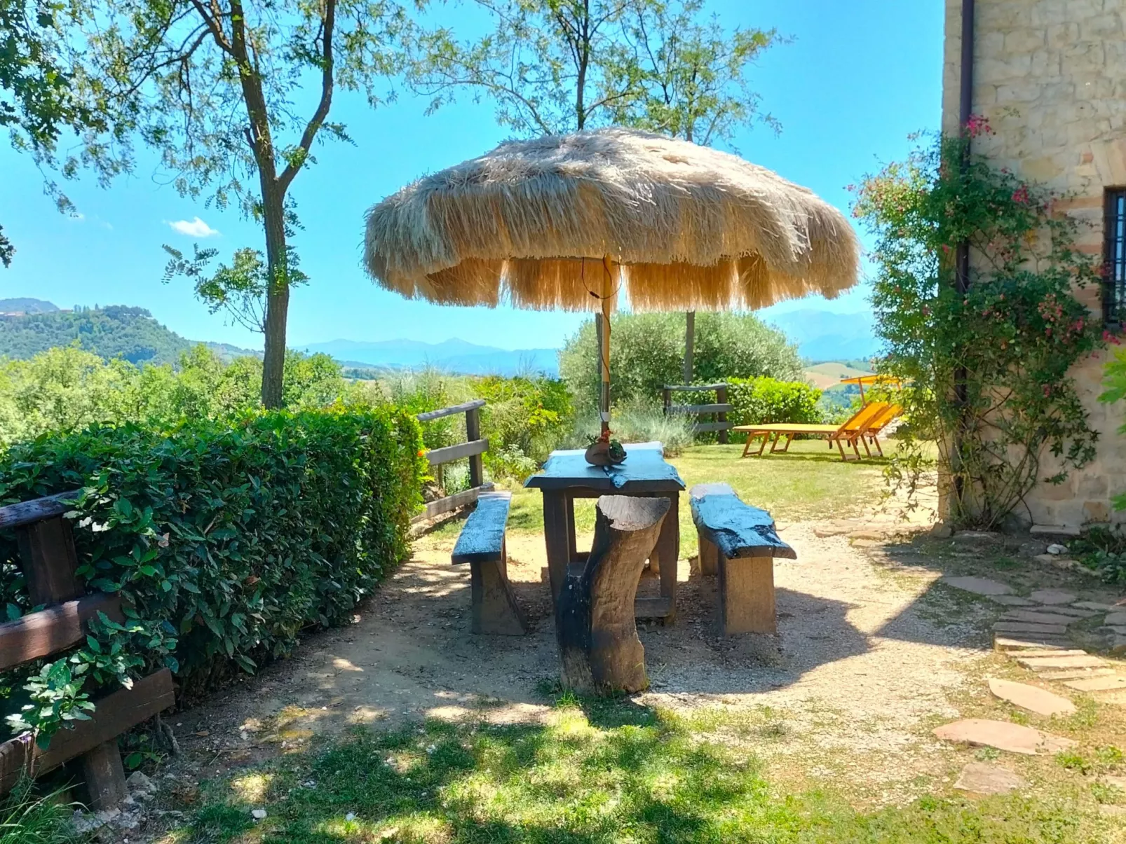 Charmantes Bauernhaus in Penna San Giovanni-Buiten