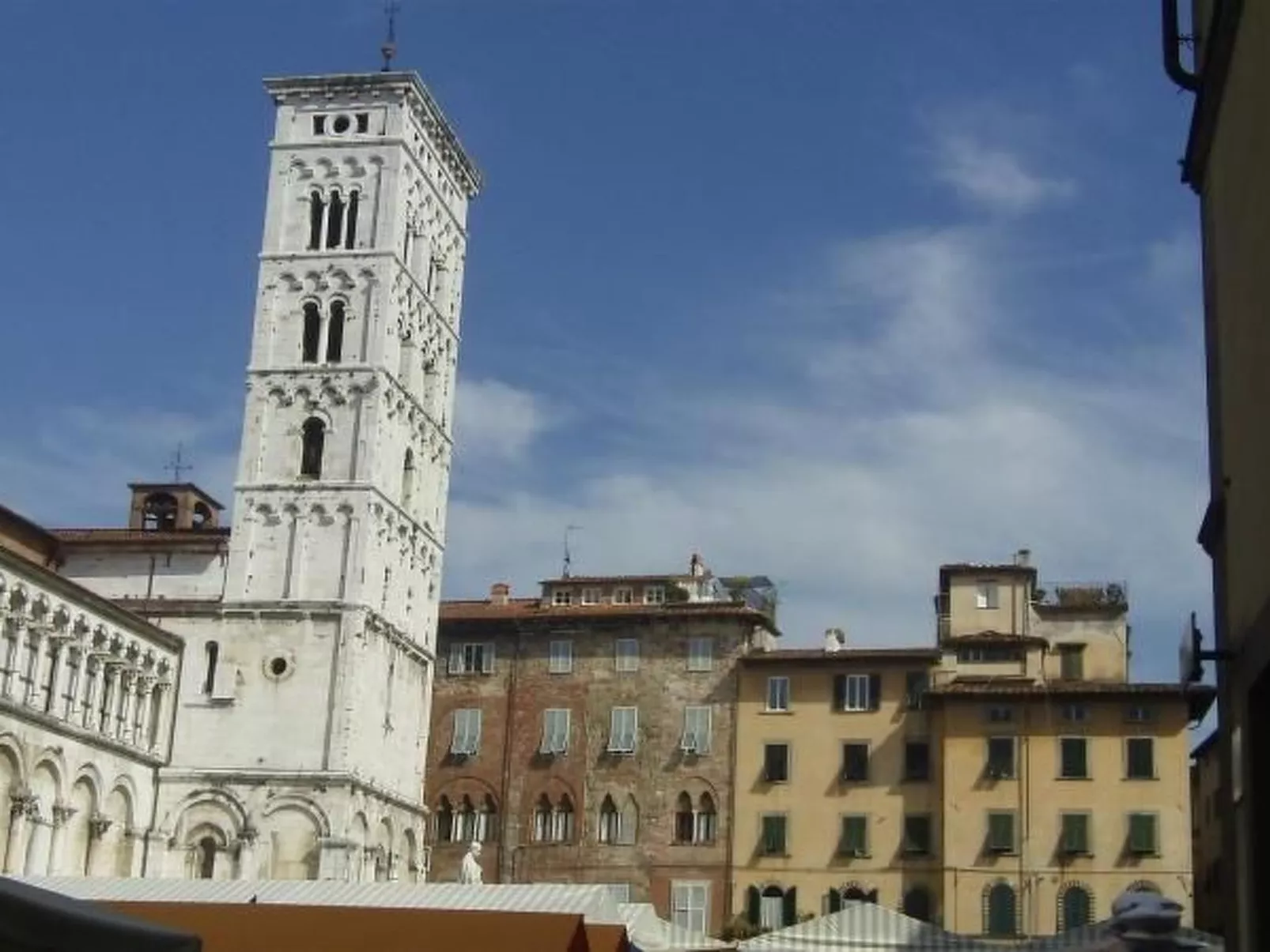 Mobilheim auf einem Campingplatz in der Nähe des Meeres, Pisa,-Buiten