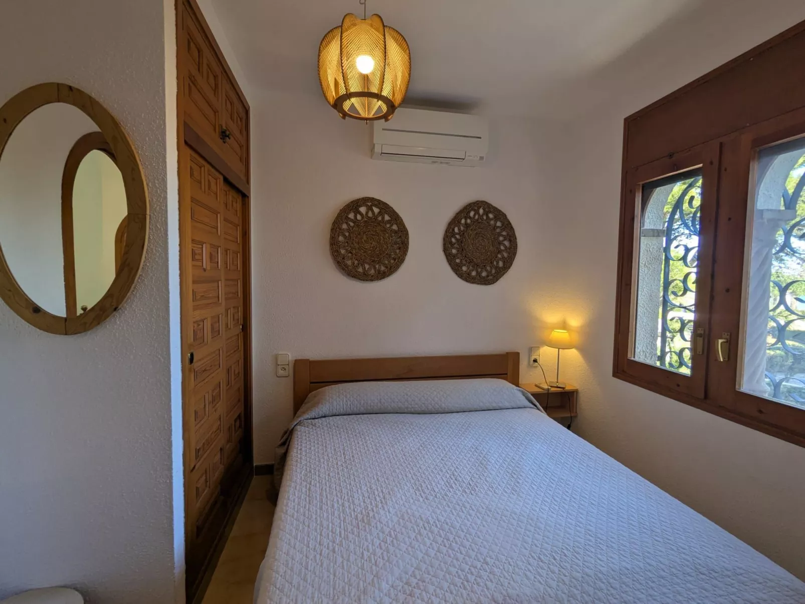 Villa mit einem Nebengebäude auf weitläufigem Garten in Strandnähe-Image-tags.info