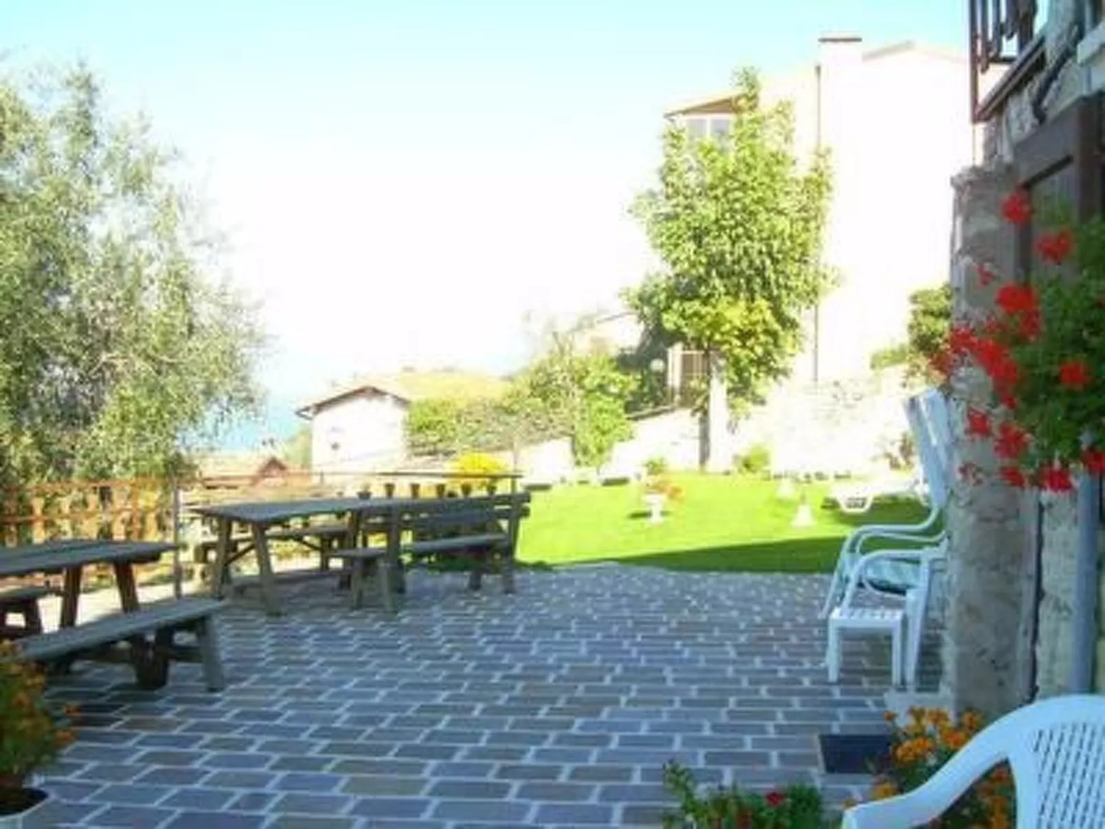 Wohnung nr. 2 im Casa Mary mit Balkon und Seeblick-Buiten