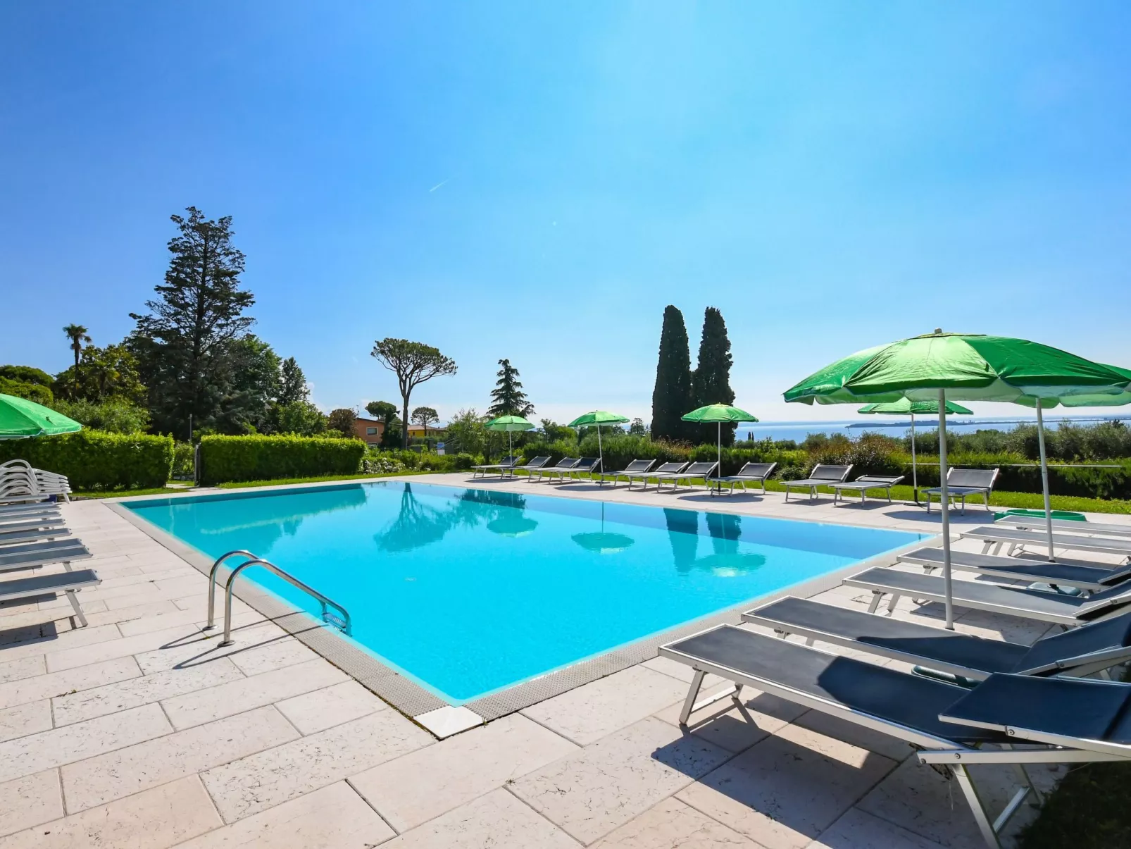 Wohnung in Moniga Del Garda mit Seeblick-Buiten