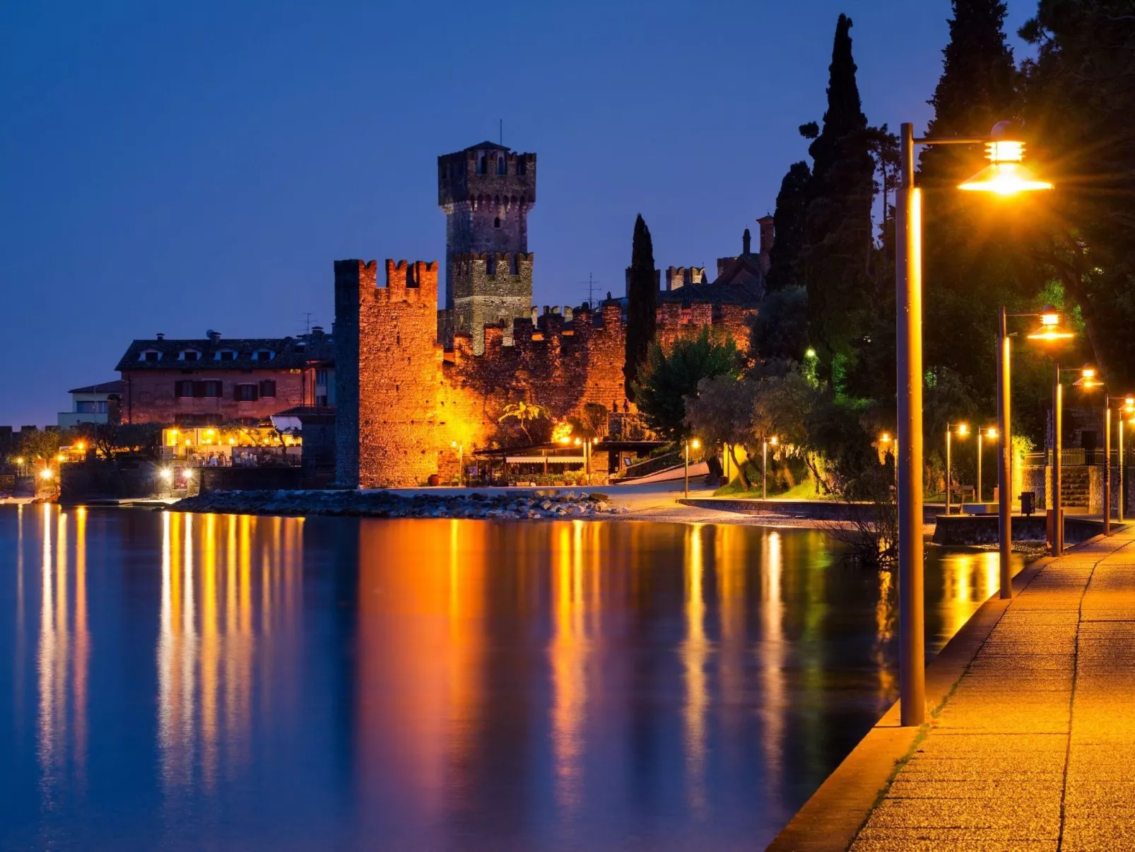 Schönes Studio-Apartment - Pool und Balkon-Buiten