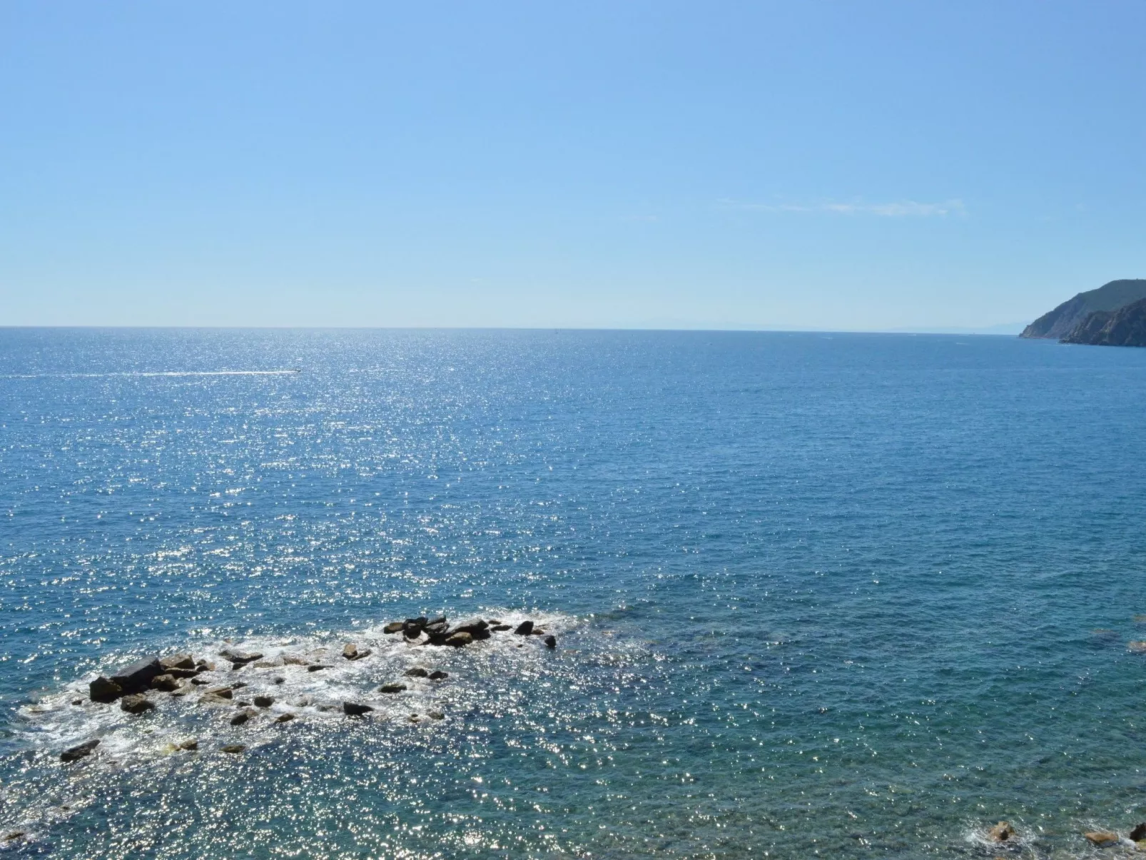 Charmantes Appartement in Moneglia mit Großer Terrasse-Buiten