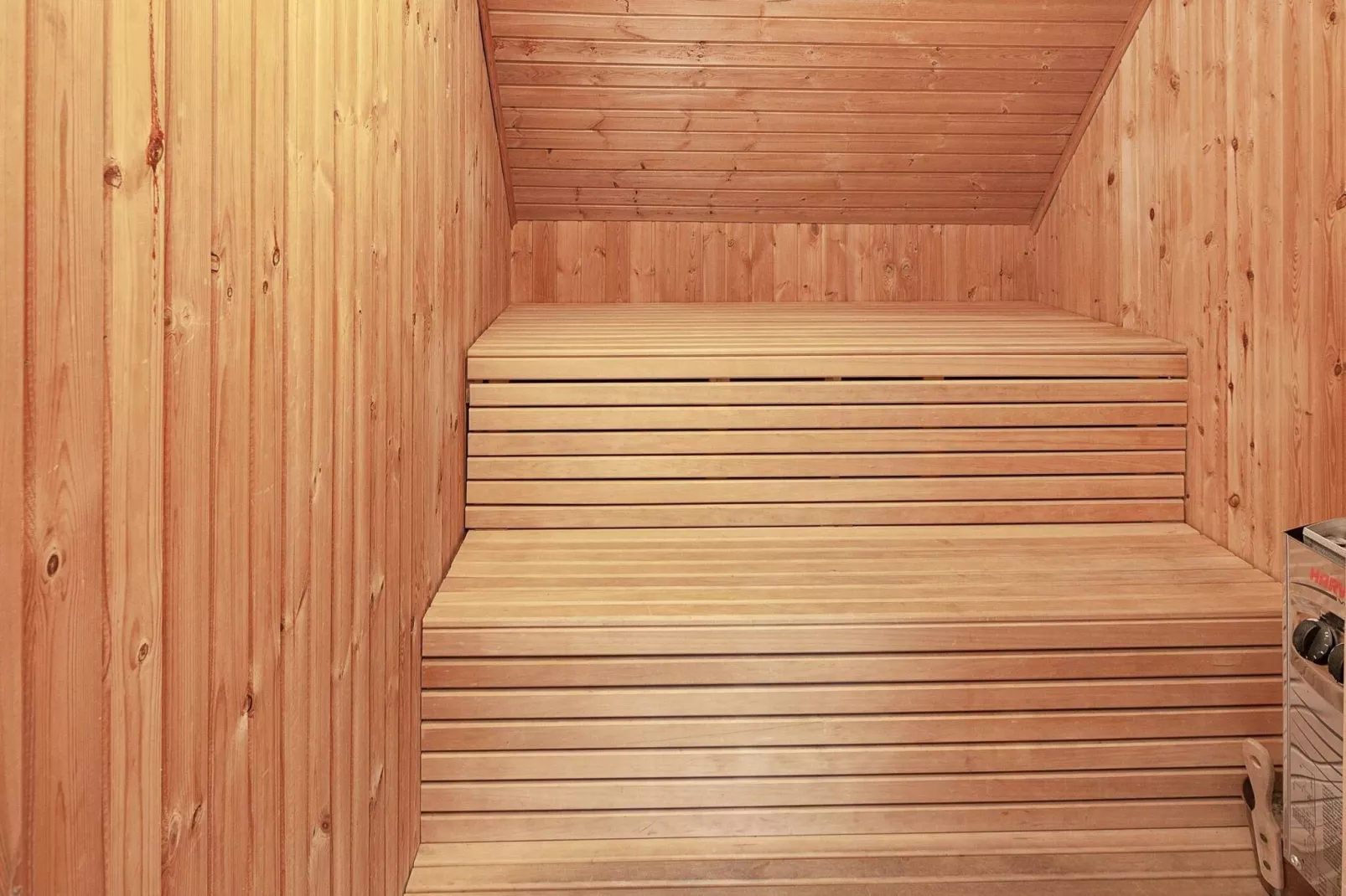 Luxe vakantiehuis in Væggerløse met een bubbelbad-Sauna