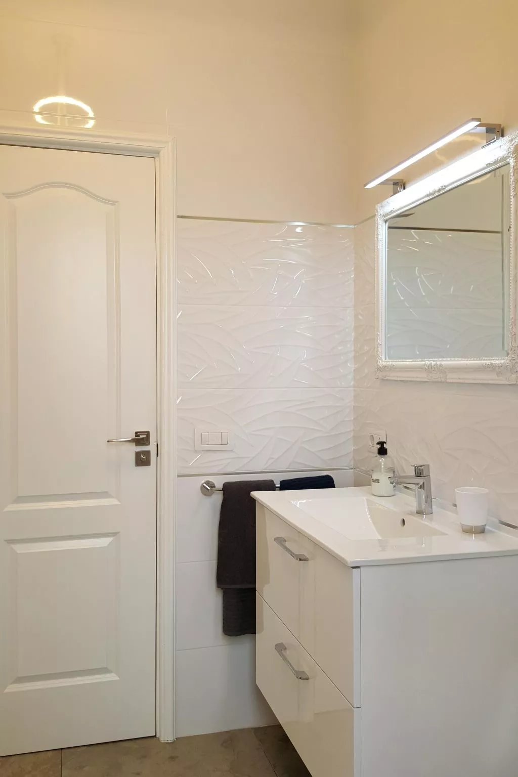 Wohnung mit Aussicht auf Meer und Klippen-Image-tags.info