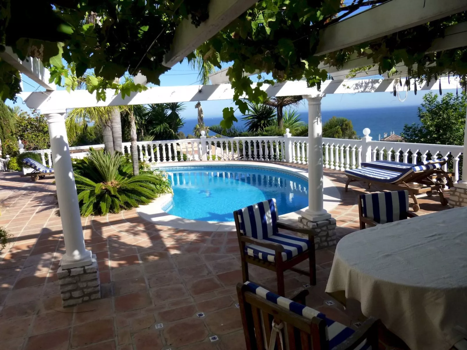 Gemütliches 1-Zimmer-Apartment mit eigener Terrasse-Buiten