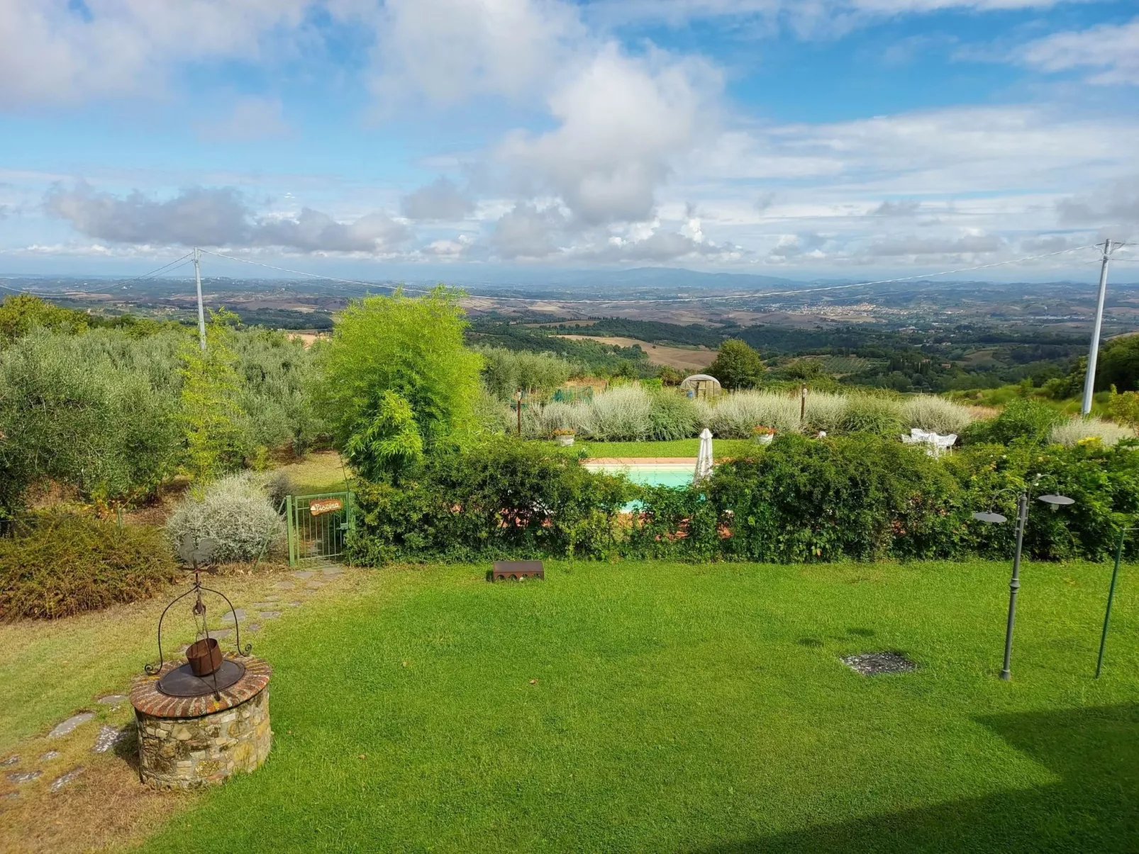 Schönes Ferienhaus in Gambassi Terme mit Privatem Pool-Buiten