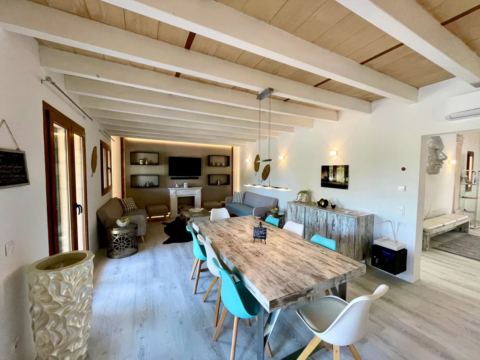 Nettes Ferienhaus in Llucmajor mit Großer Terrasse-Binnen