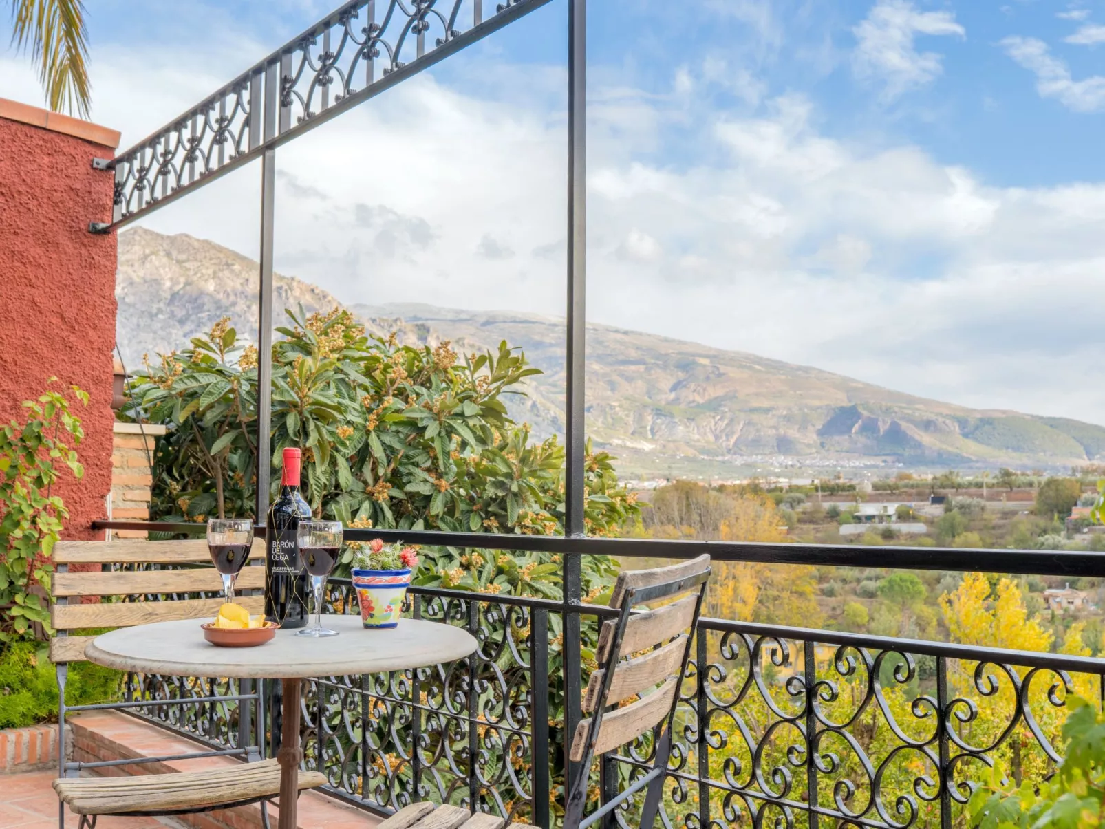 Hütte mit Terrasse-Buiten