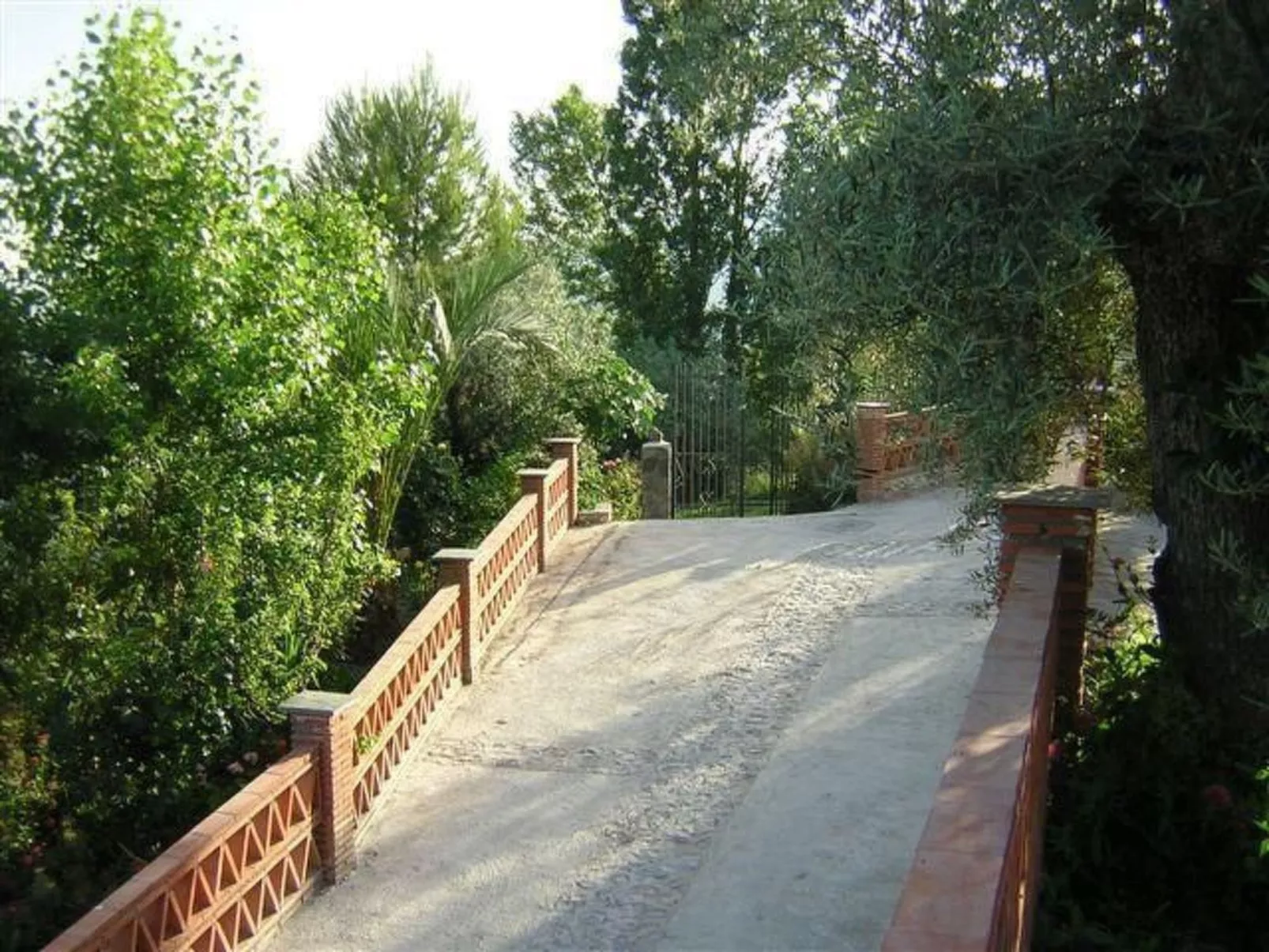Gemütliches Haus in Anlage mit Schwimmbad in Válor - Buiten