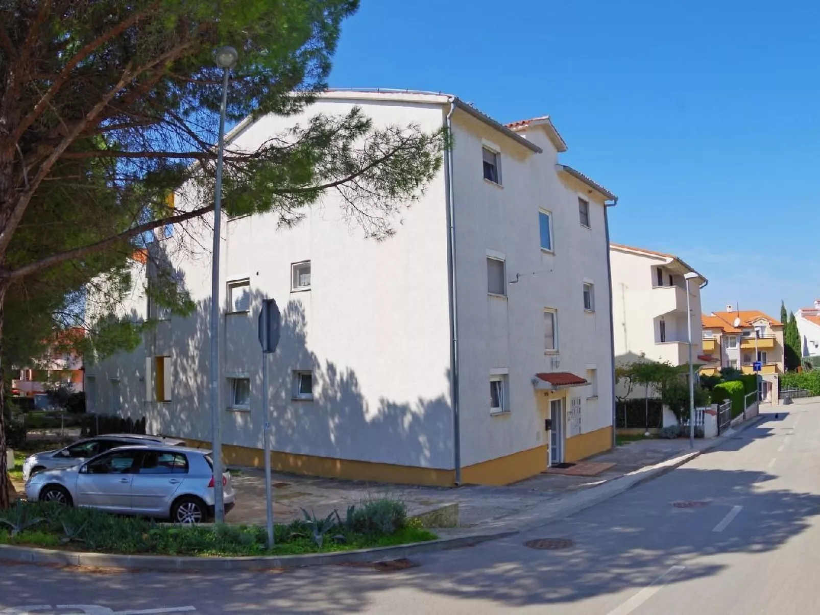 Schönes Apartment, privater Parkplatz und Strand in der Nähe-Buiten