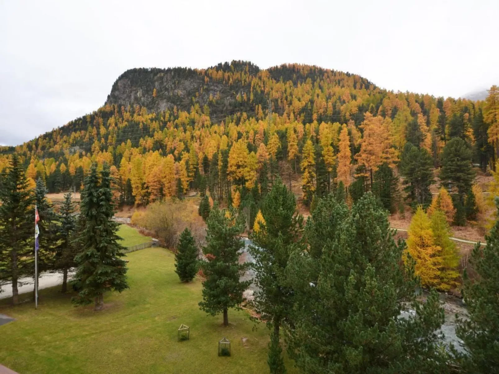 Chesa La Furia Dach Whg 45m2-Buiten