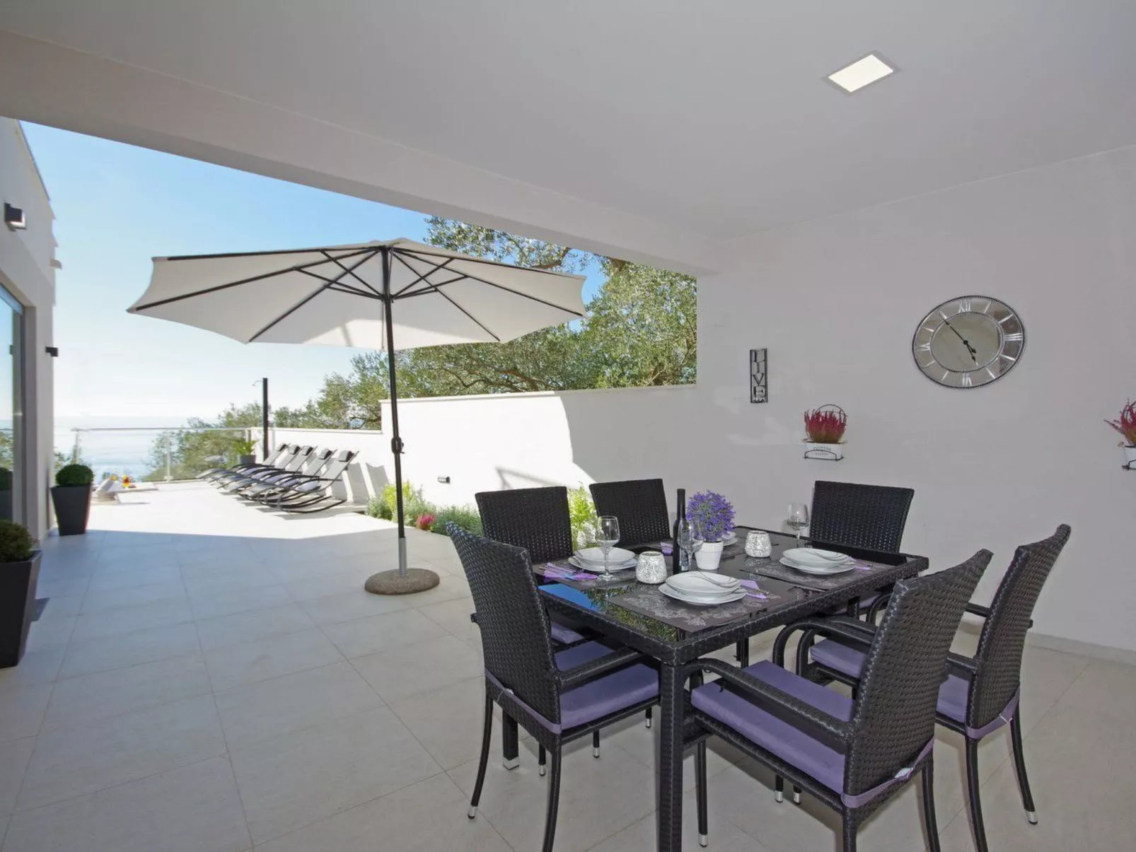 In Makarska mit Schöner Terrasse-Buiten