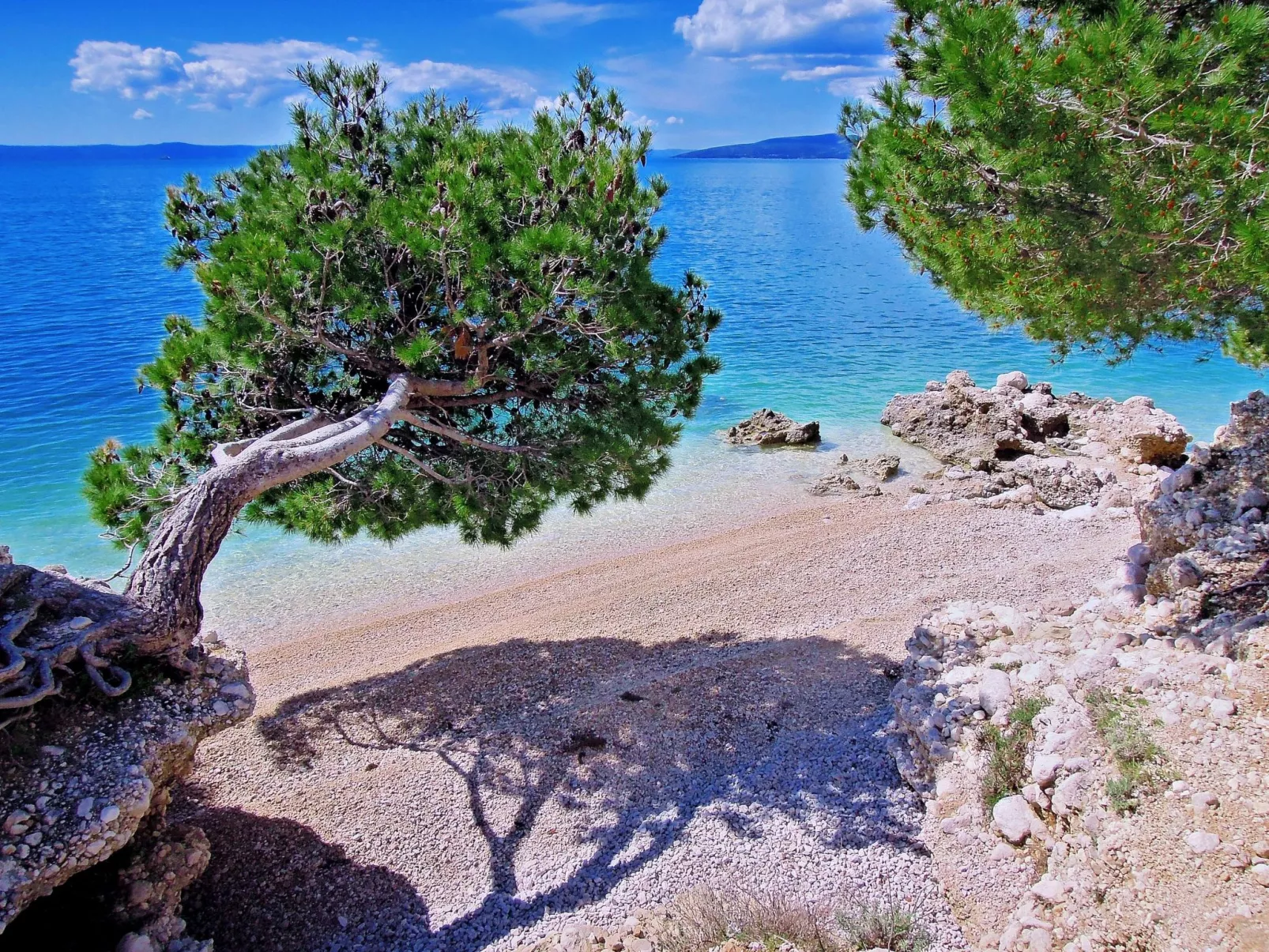 Villa mit beheiztem Pool und fünf Schlafzimmer-Buiten