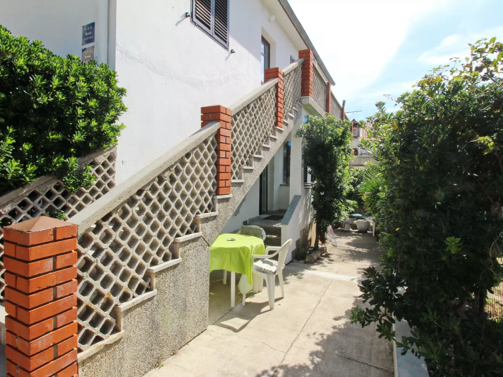 Charmante Ferienwohnung in Baška mit Eigener Terrasse-Buiten