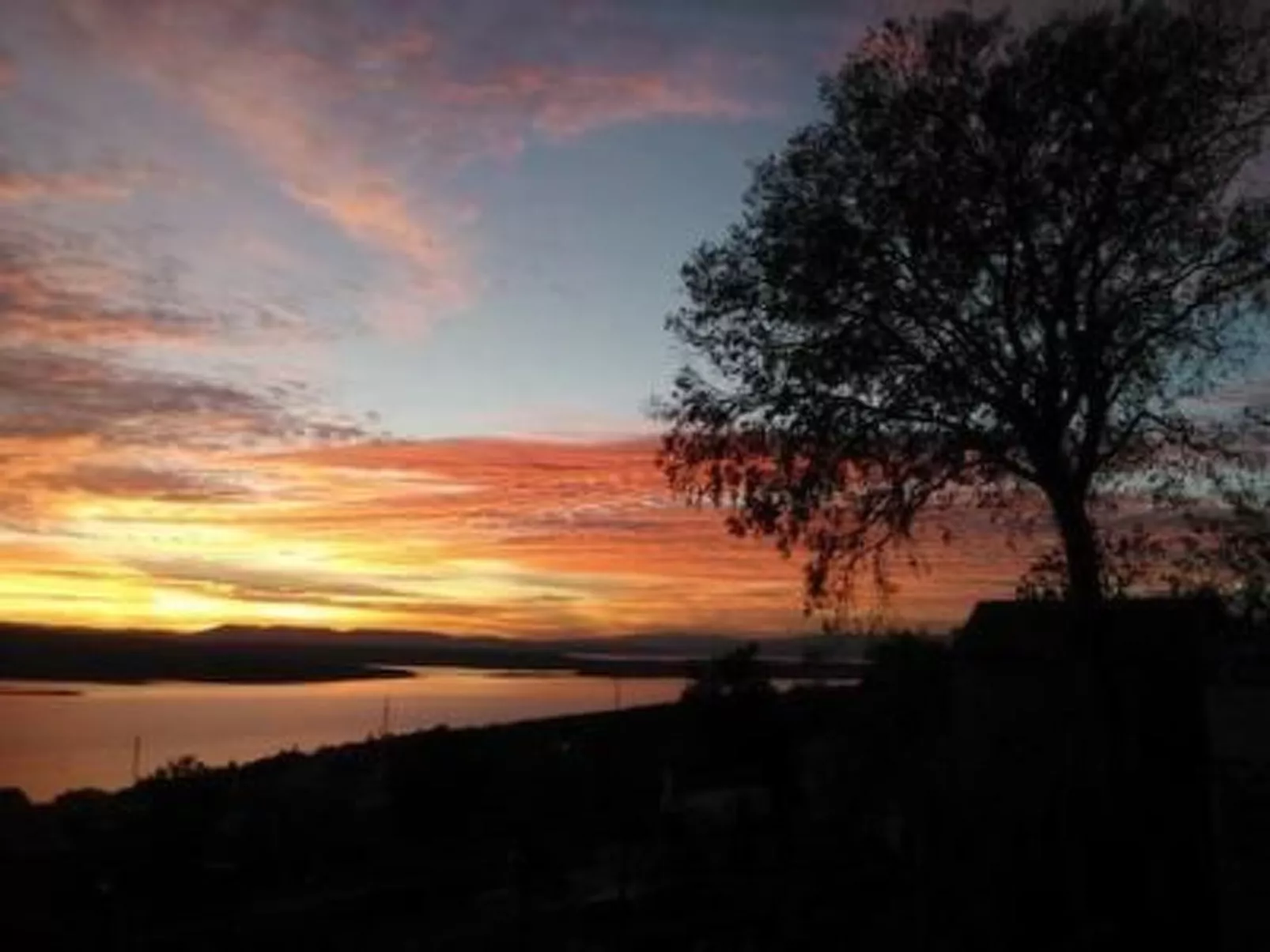 "Villa Ivanka" mit Blick auf das Wasser-Buiten