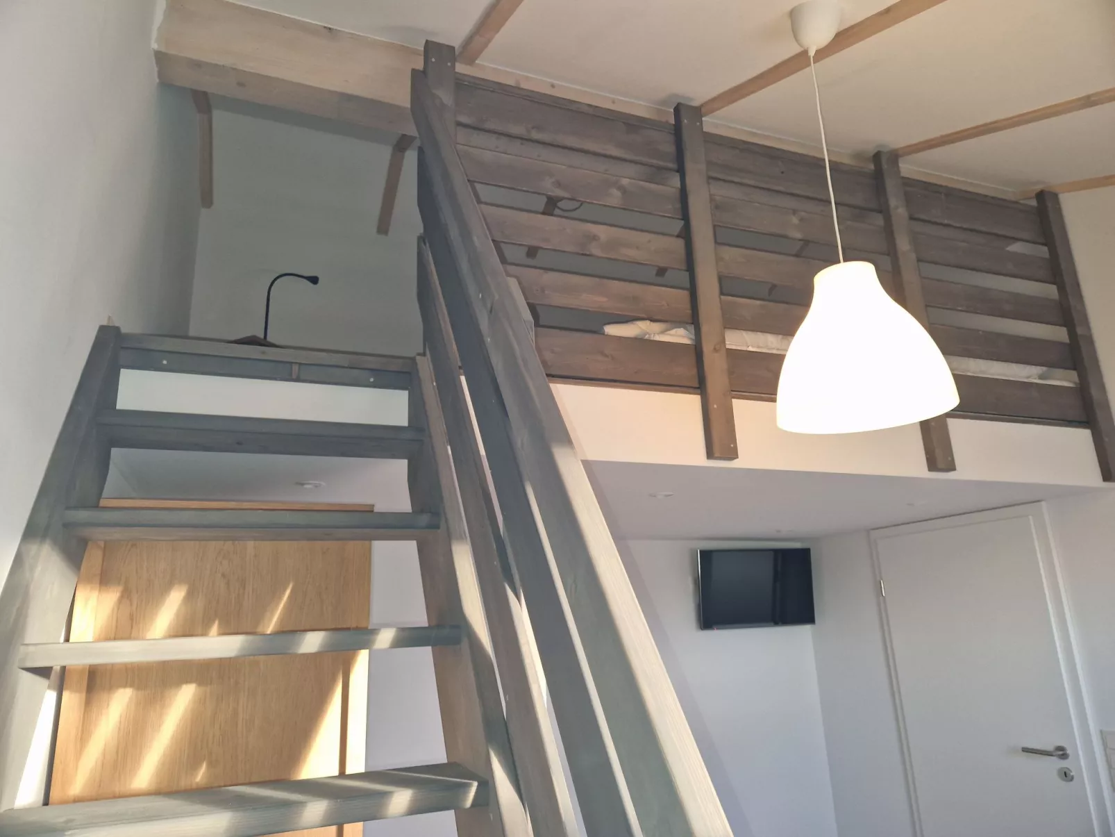 G28 Eingezäuntes Ferienhaus mit Infrarotkabine-Binnen