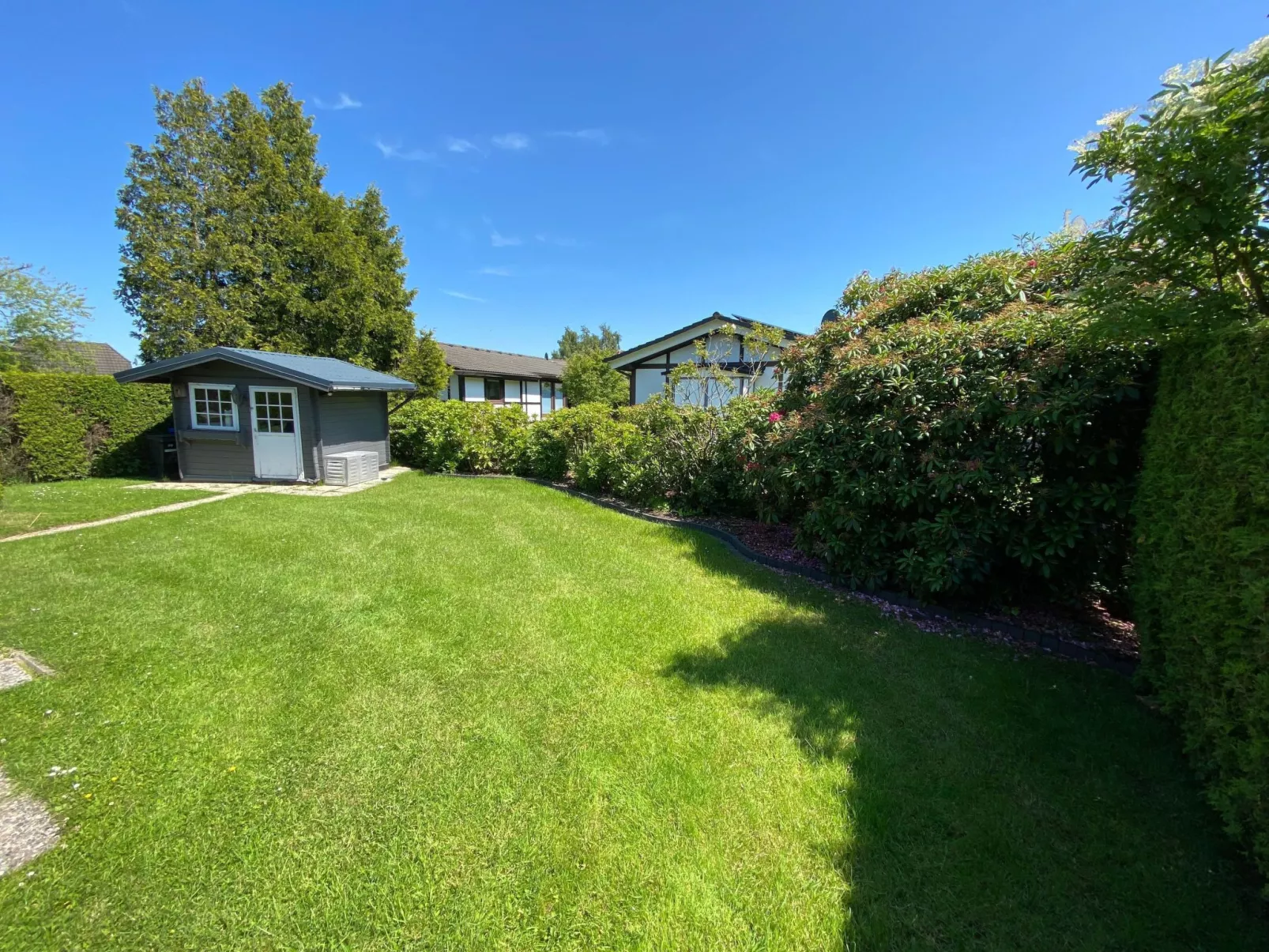 Nurdachhaus in Burhave mit Garten-Buiten