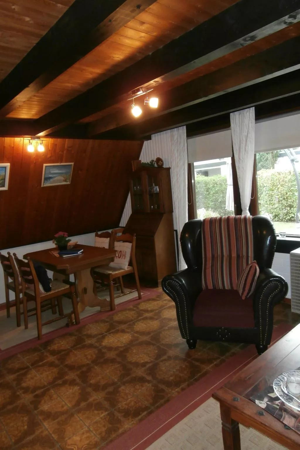 Uriges Ferienhaus mit Garten und Grill-Binnen