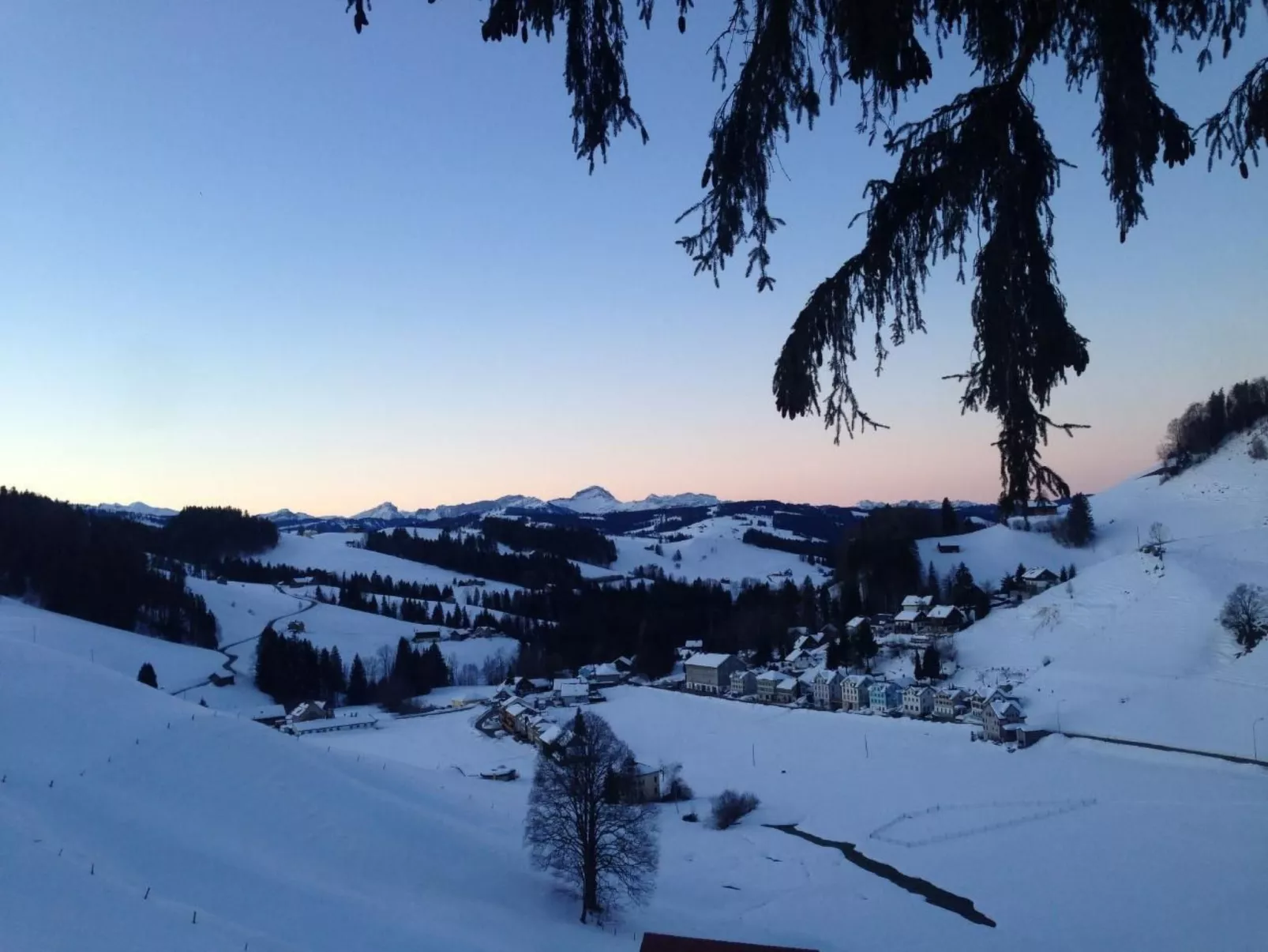 Sonnige Maisonette-Buiten