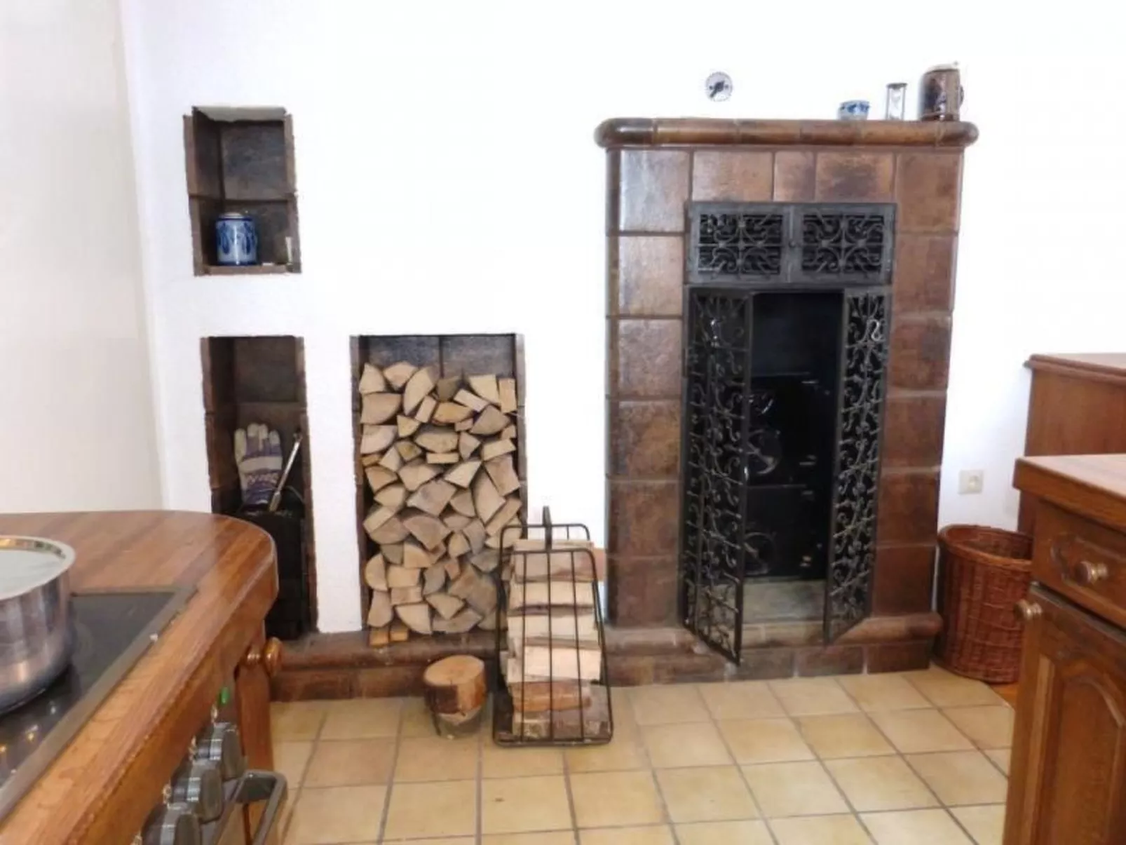 Haus mit  freier Fahrradnutzung und kleinem Boot-Image-tags.info