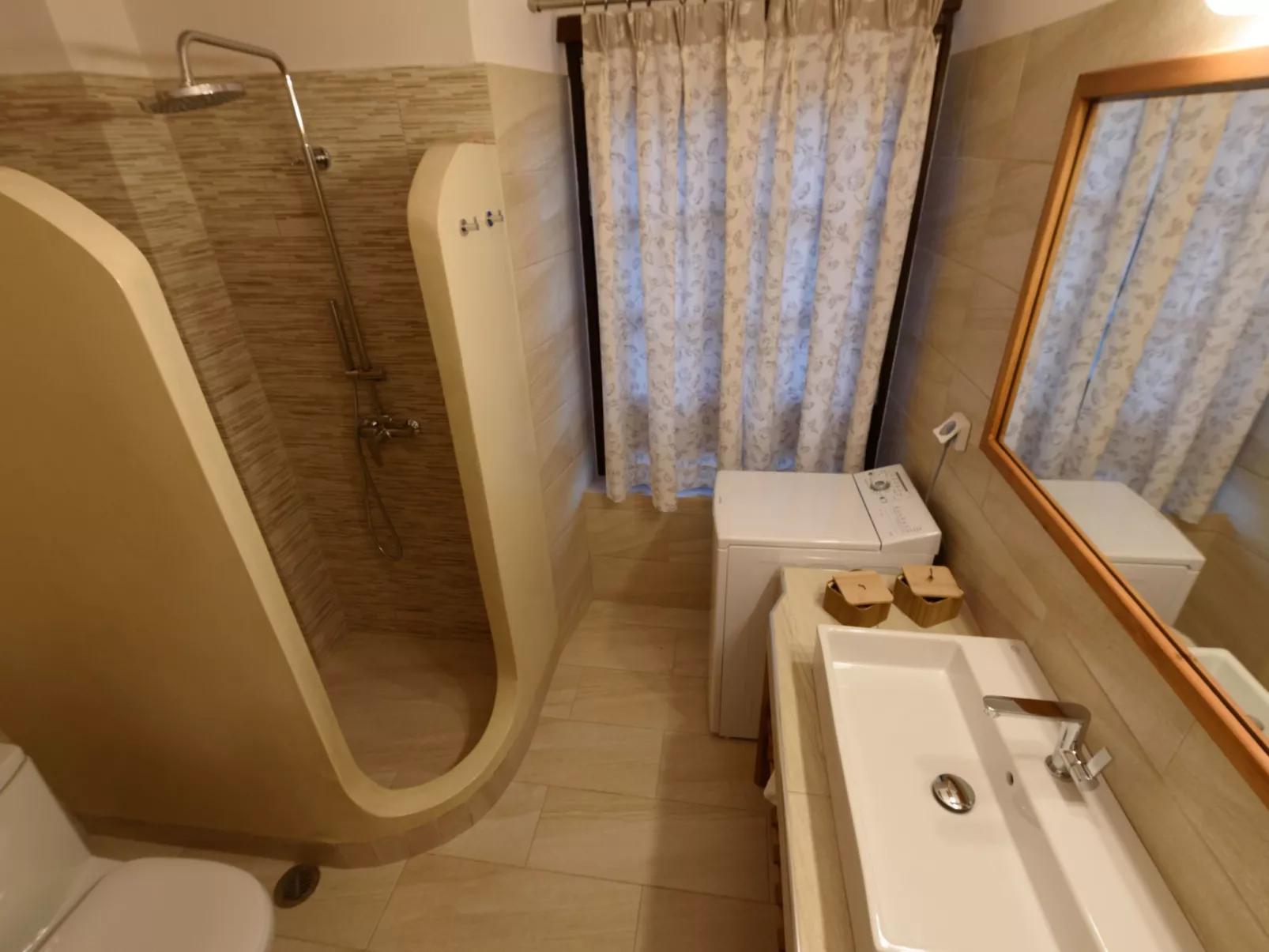 Mit Blick auf das Wasser-Binnen