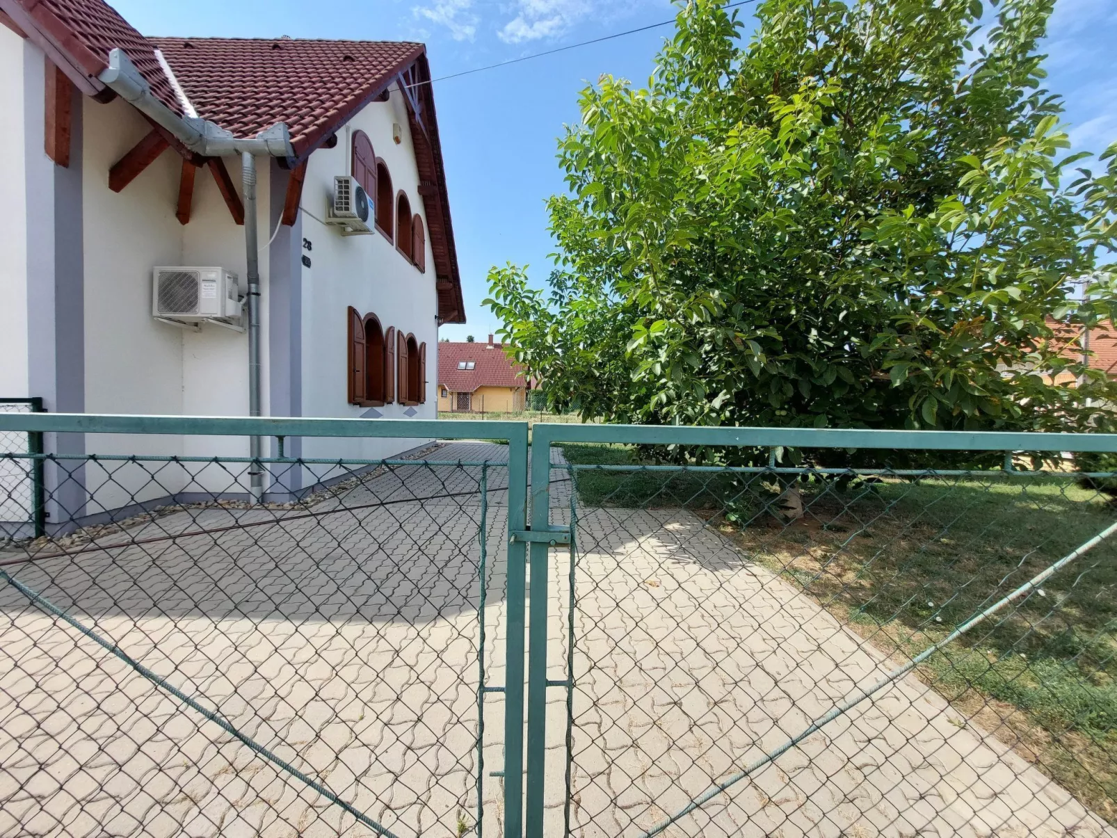 Schöne Ferienwohnung in ruhiger Lage-Buiten