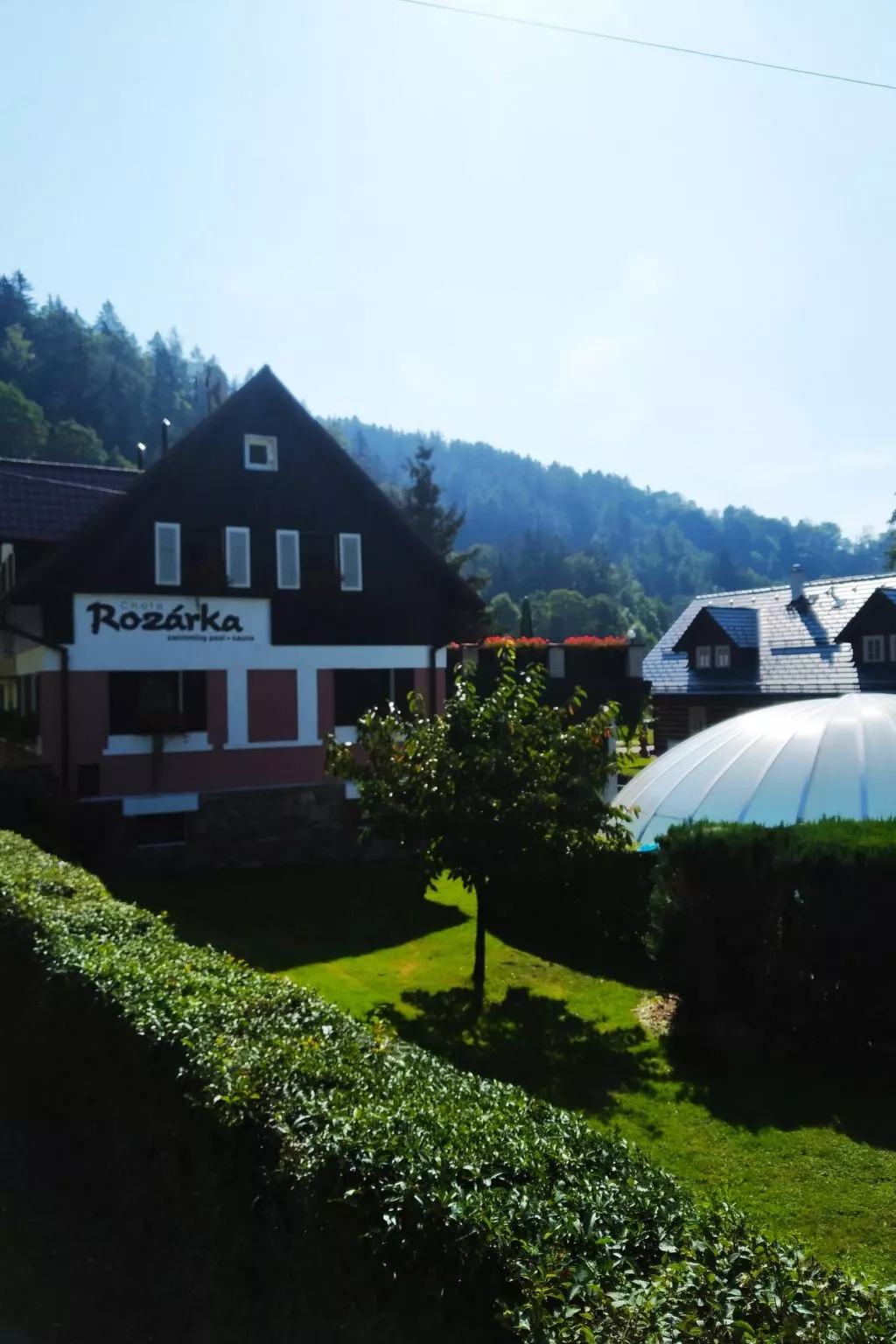 Mit solarbeheiztem Außenpool und Sauna-Buiten