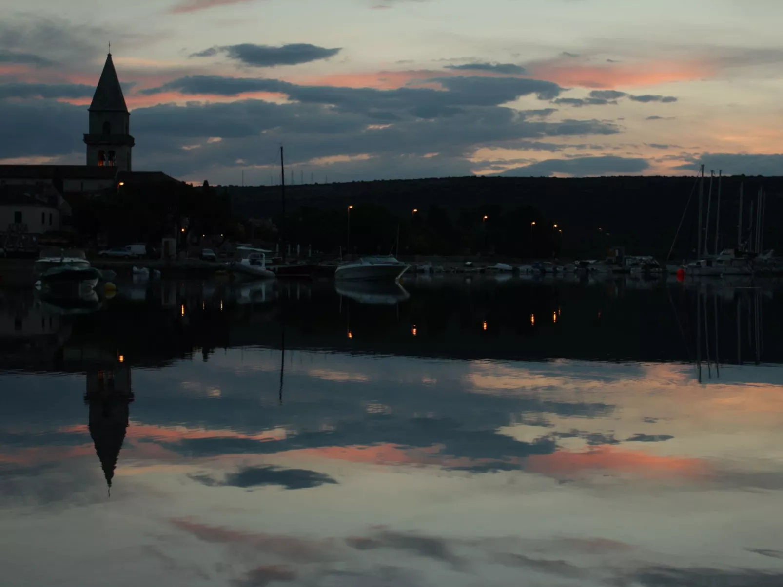 In Osor mit Privatem Pool-Buiten