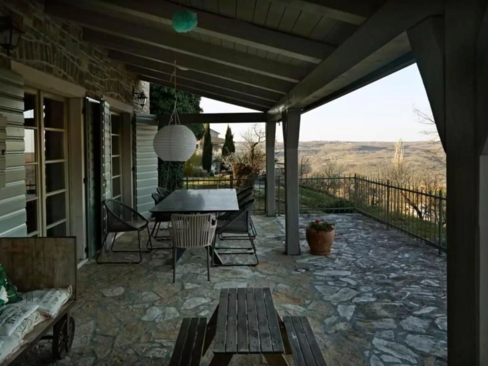 In Kostanjica mit Grill, Terrasse und Garten-Buiten