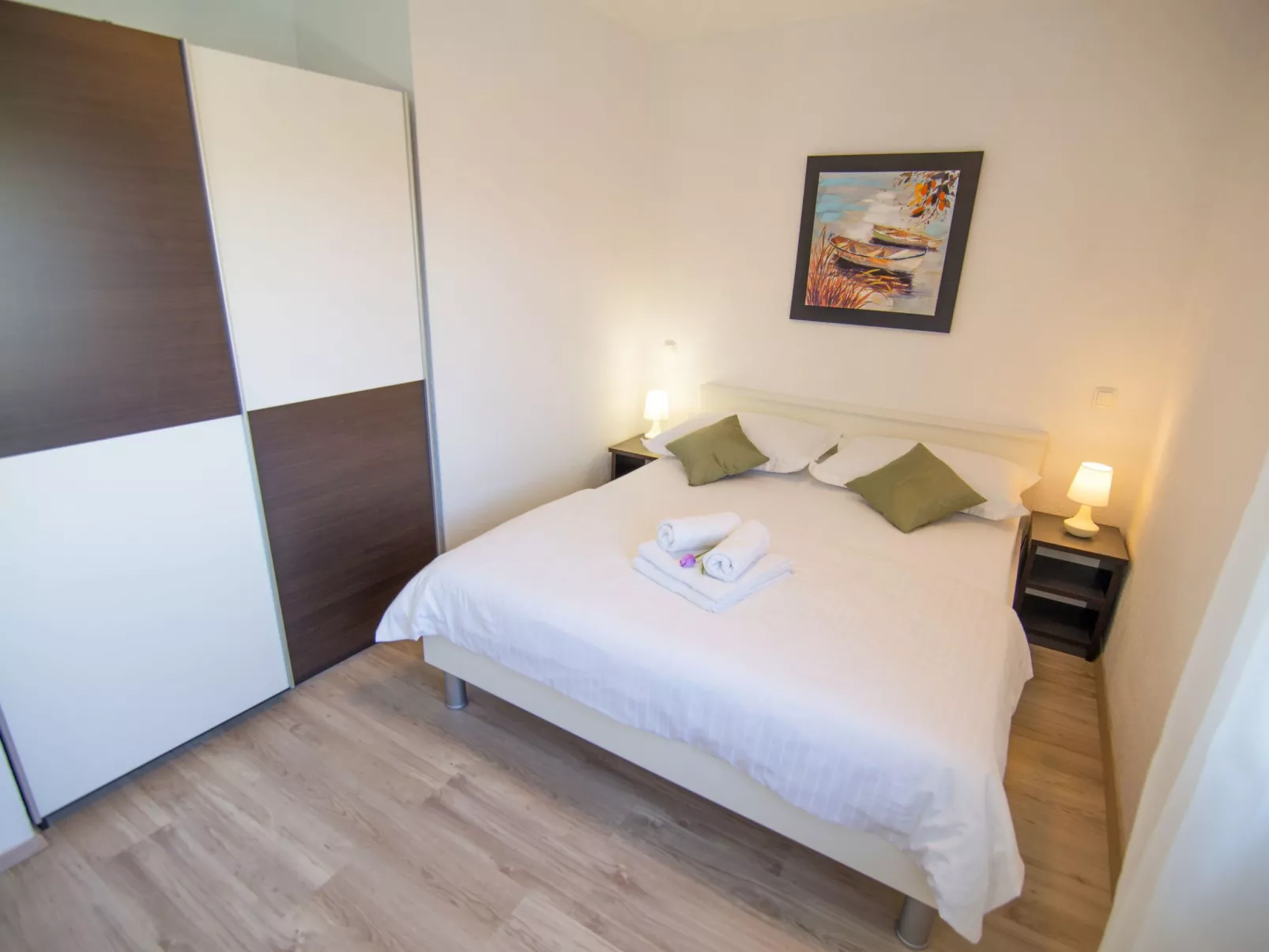 In Opanci mit beheiztem Pool, Parkplatz-Binnen