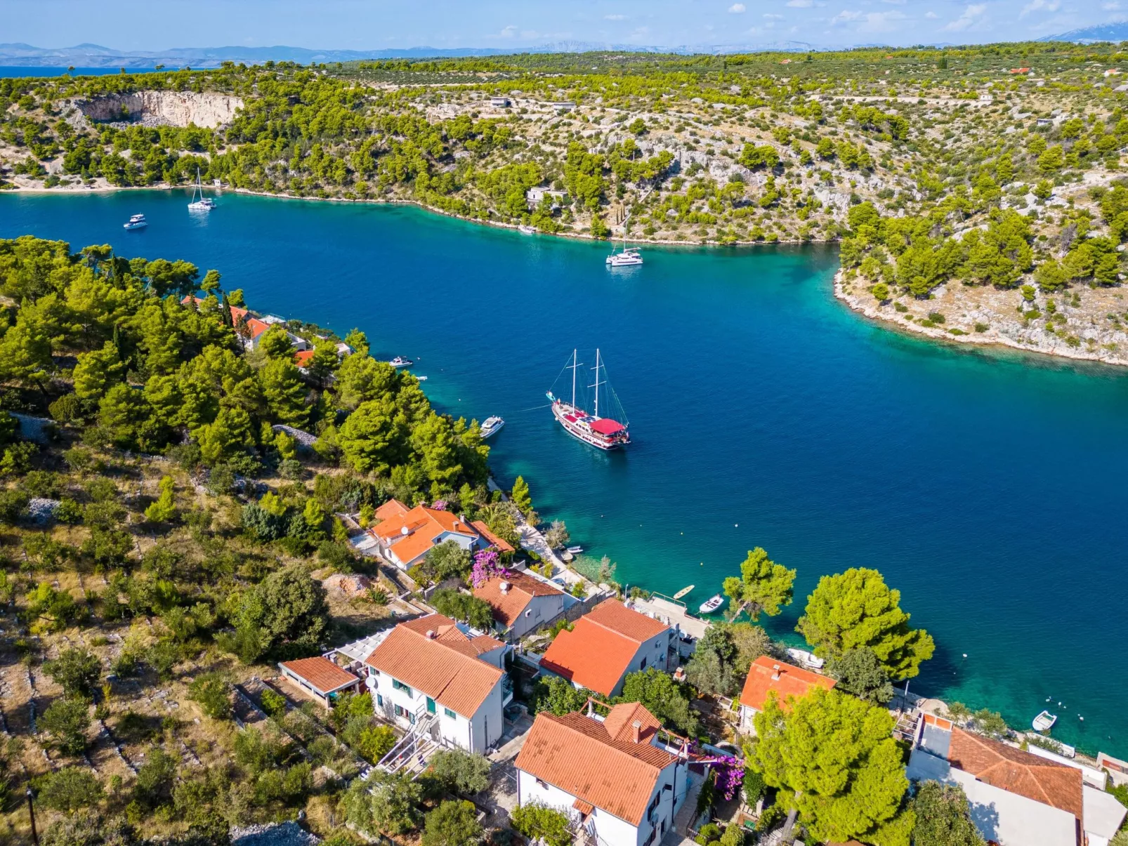 Villa Tudor mit atemberaubender Aussicht-Buiten