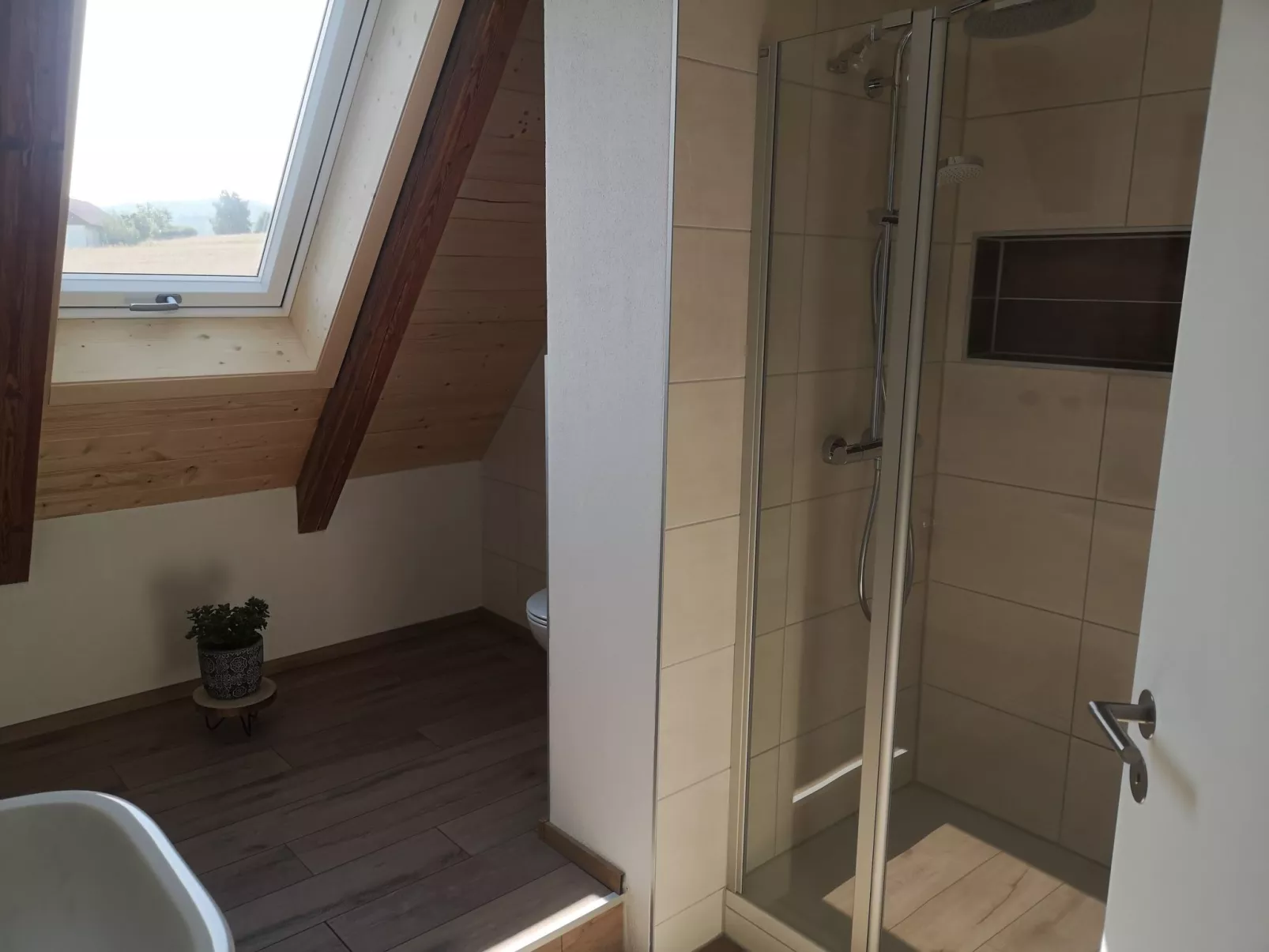 Moderne Ferienwohnung mit Hot Tub und Fasssauna-Image-tags.info