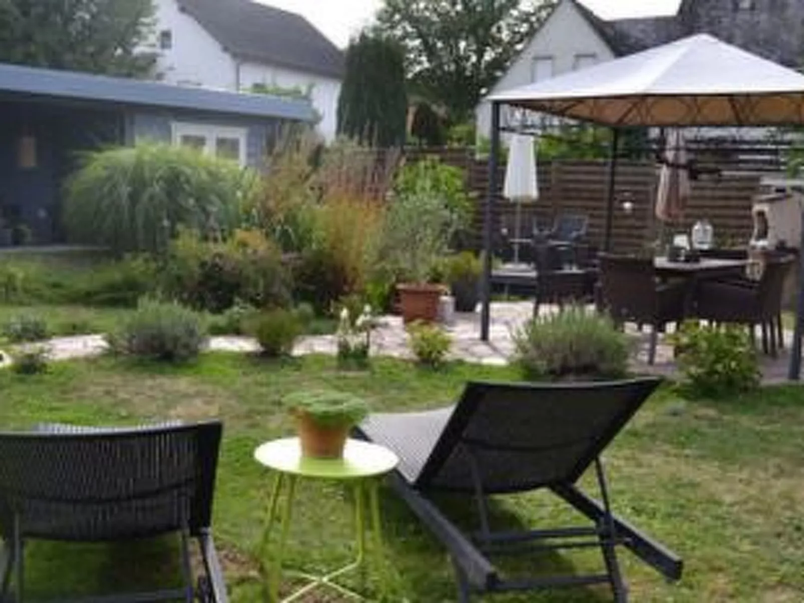 Gartentraum-Ferienwohnung-Buiten