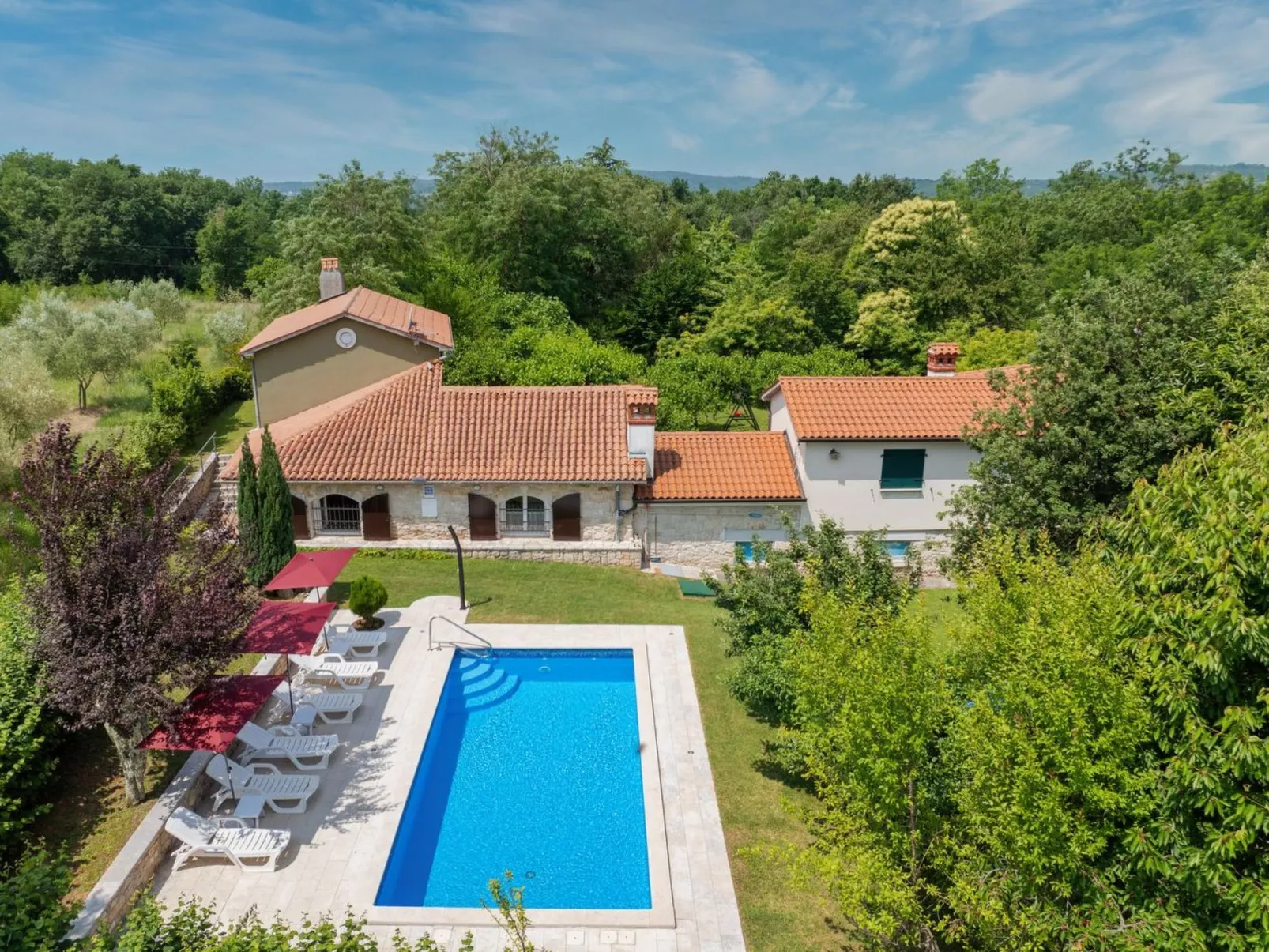 Gemütliches Ferienhaus in Ružići mit Offenem Kamin