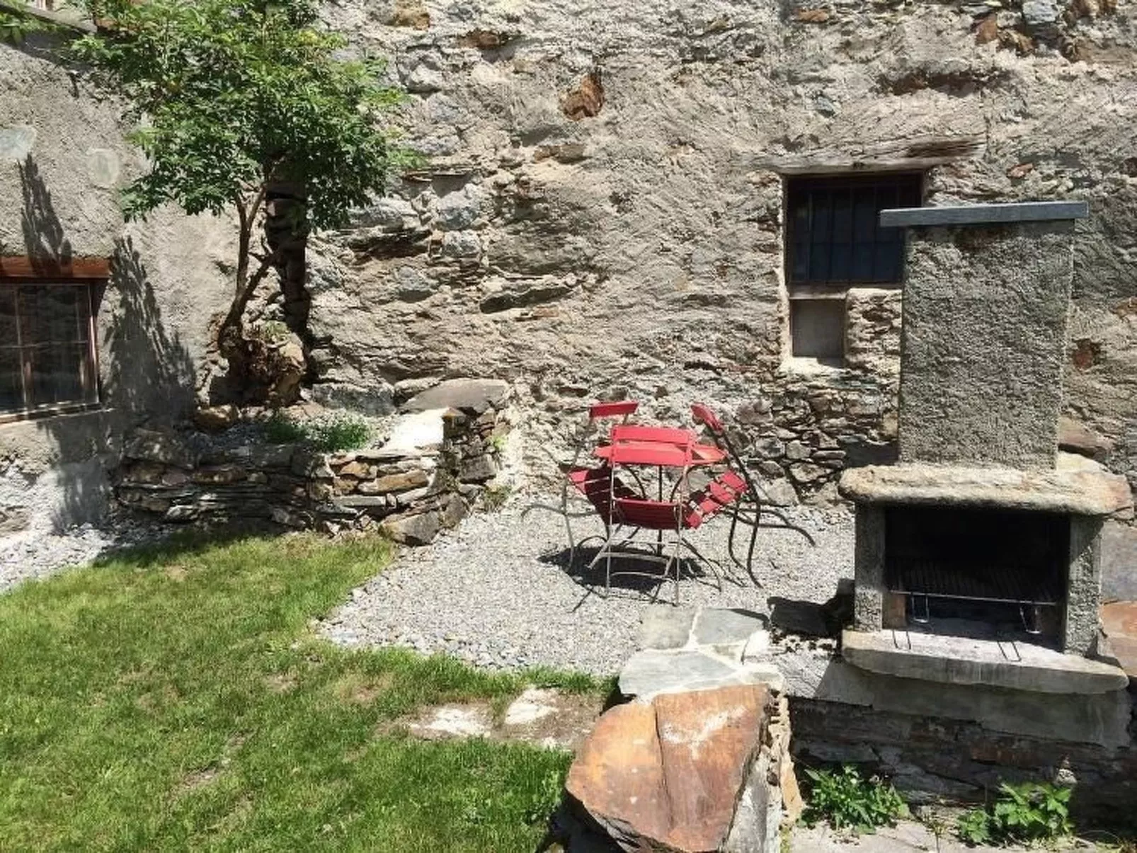 Maiensäss 5.5 Zi sonnig und rustikal-Buiten