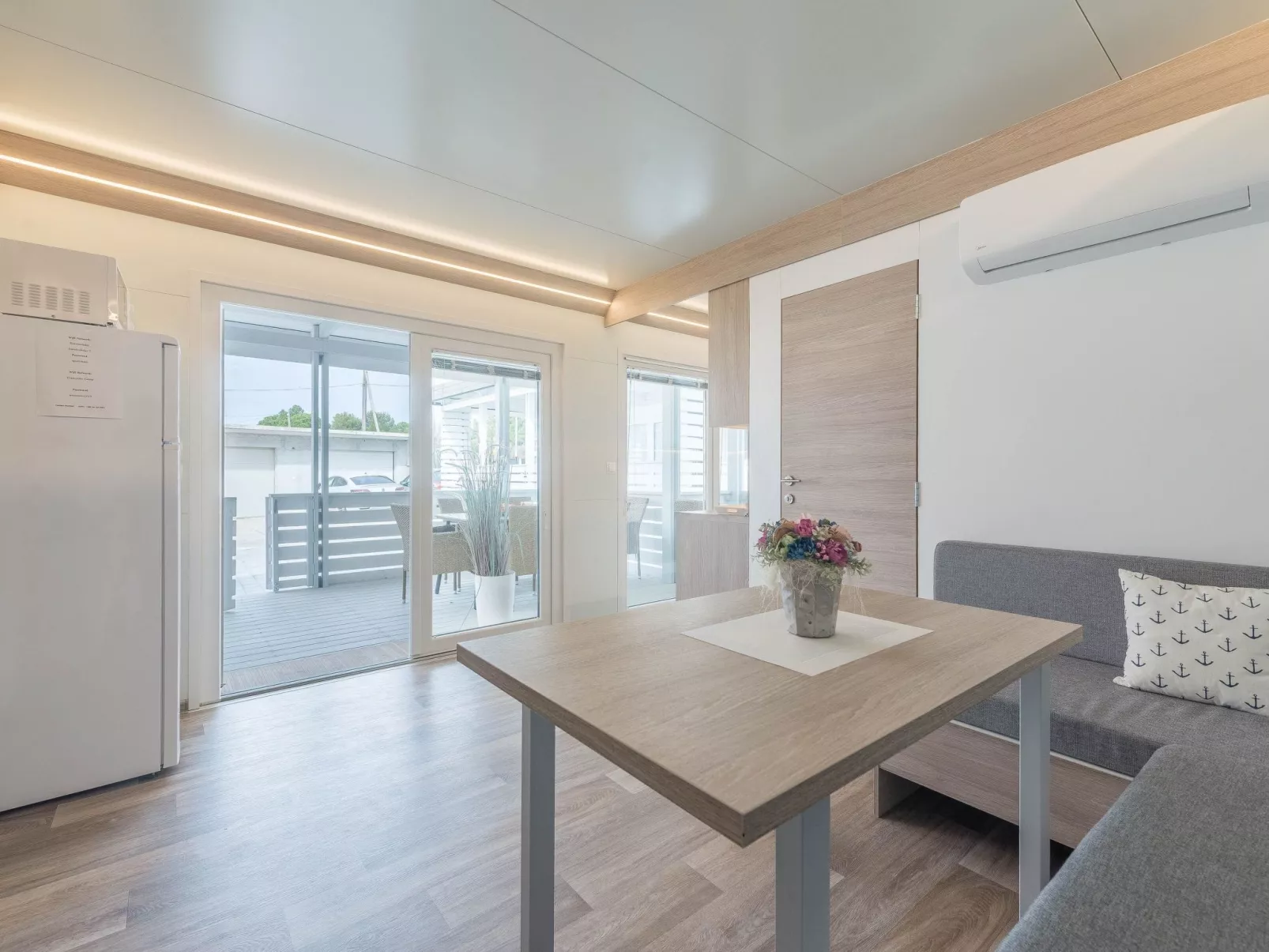 MH Summer Home-Binnen