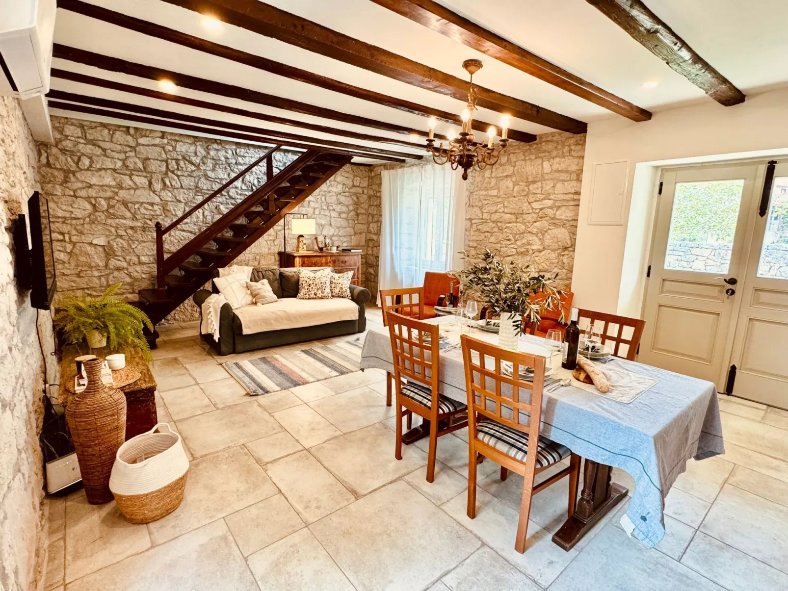 Ferienvilla mit Garten, Grill und Terrasse-Binnen