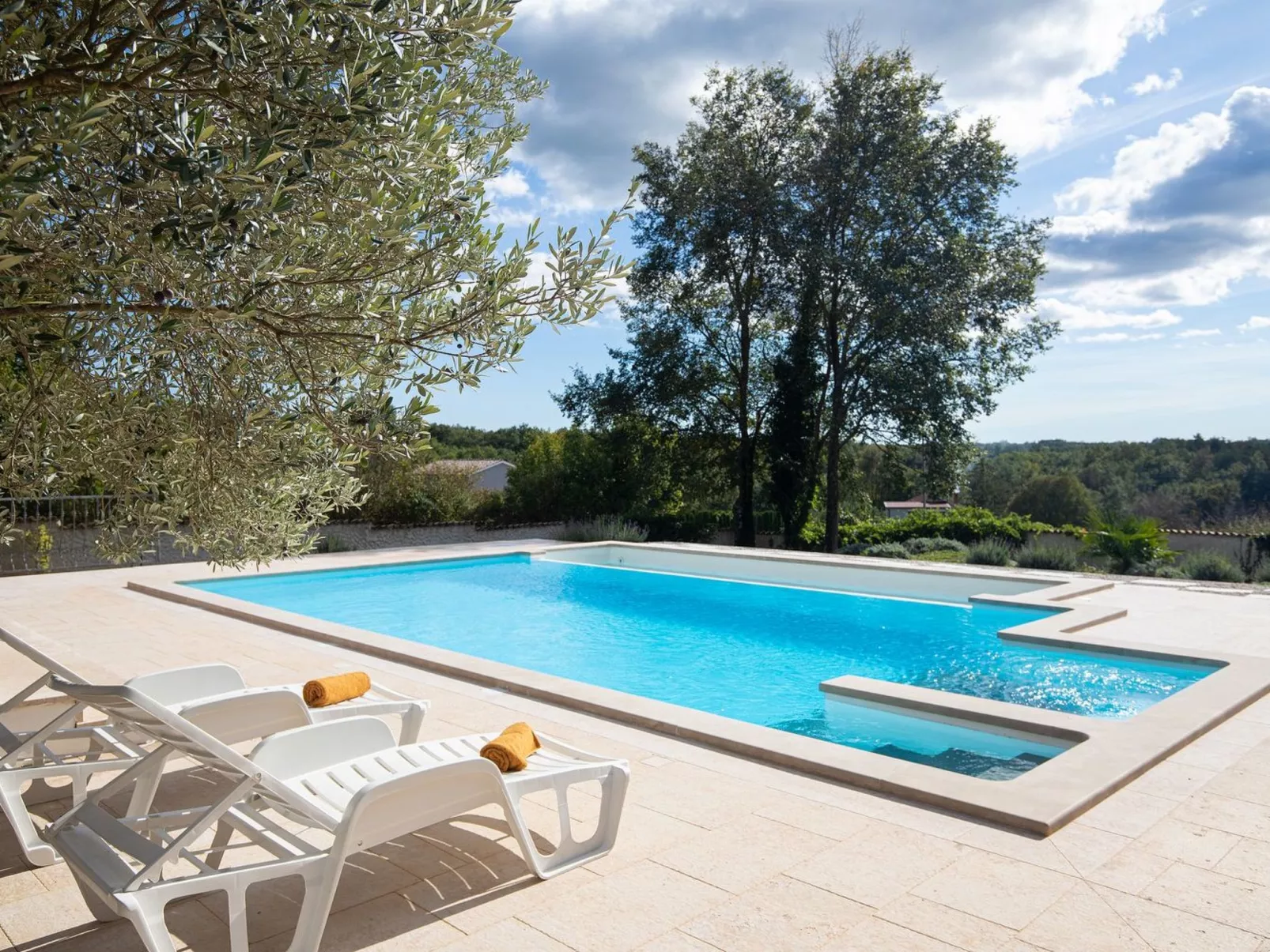 Haus in Bertoši mit privatem Pool-Buiten