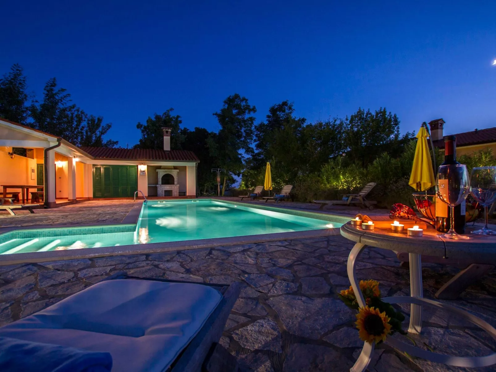 Familiäre 5-Schlafzimmer-Villa mit Gemeinschaftspools-Buiten